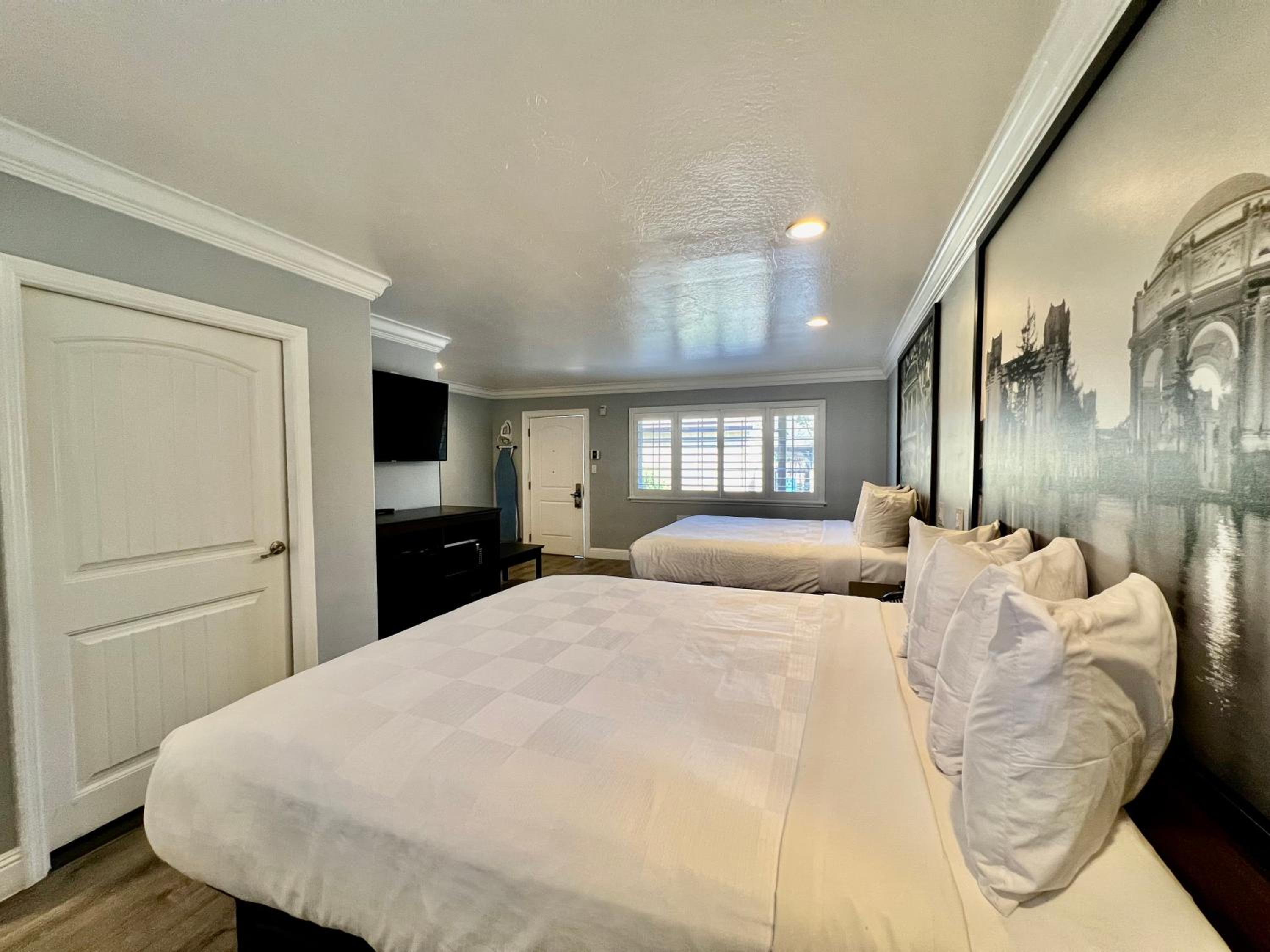 Studio Suite with Two King Beds - Non-Smoking - Photo 5