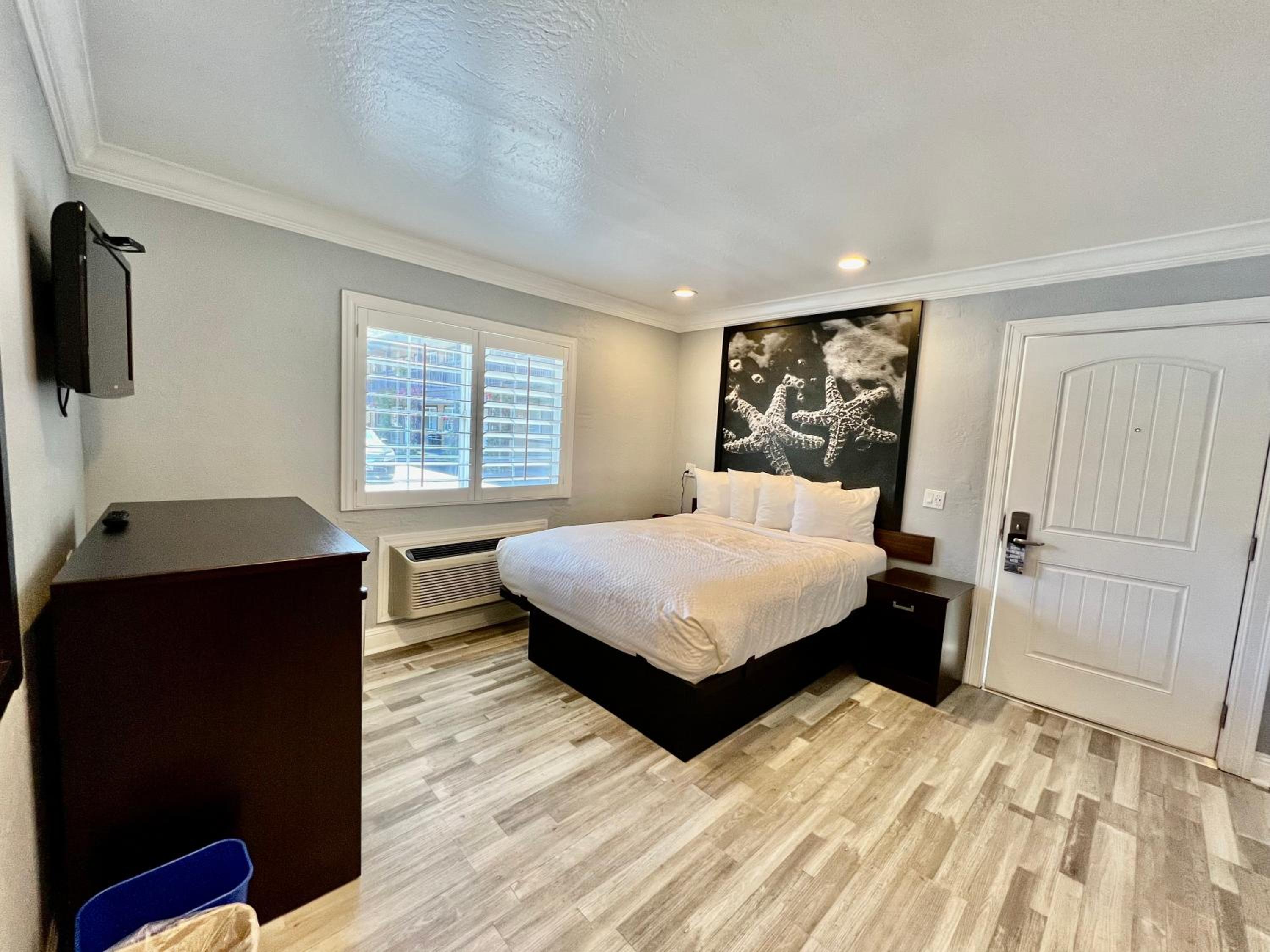 Queen Room - Non-Smoking - Photo 2