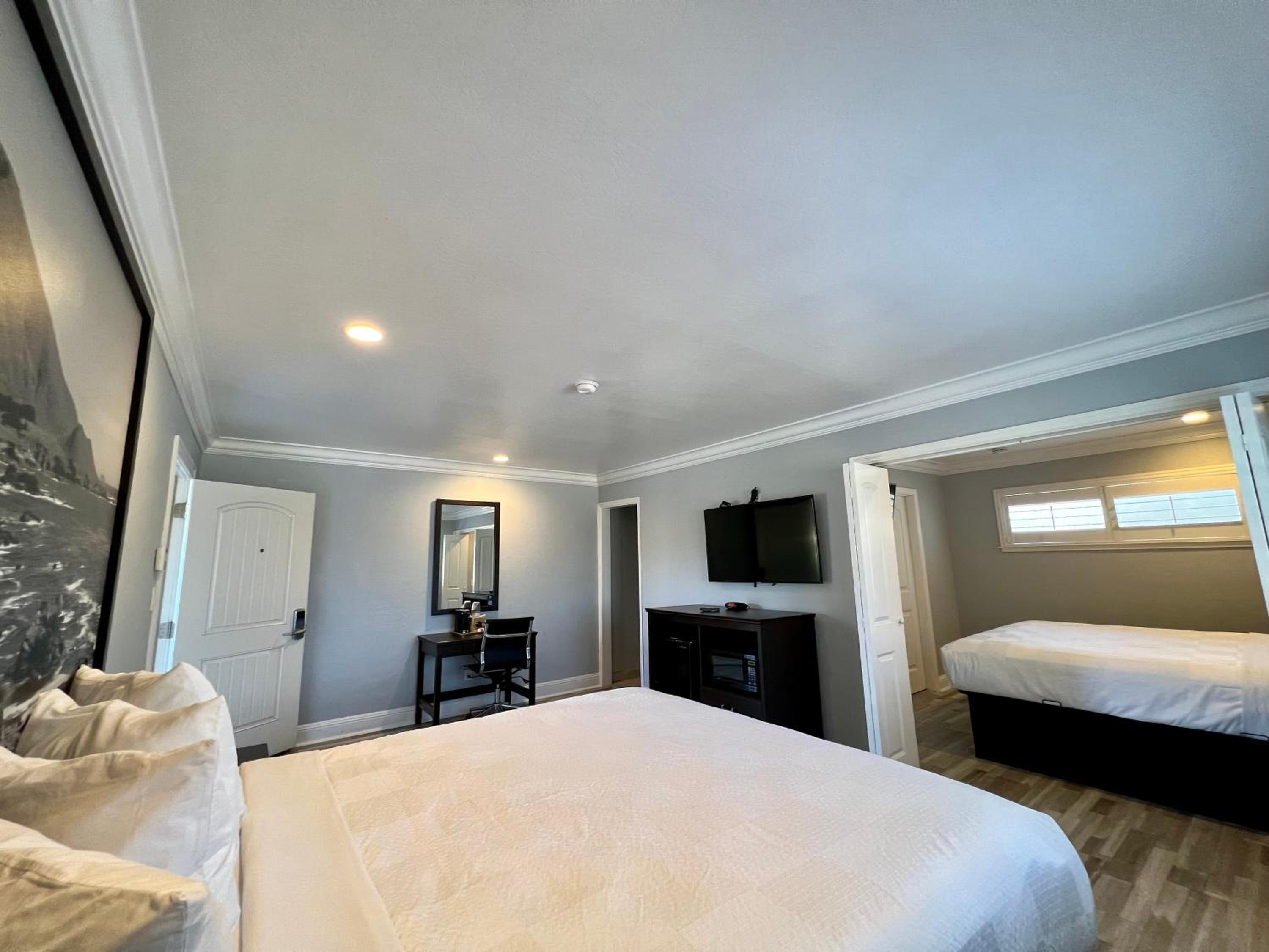 Two-Bedroom King Suite - Non-Smoking - Photo 9