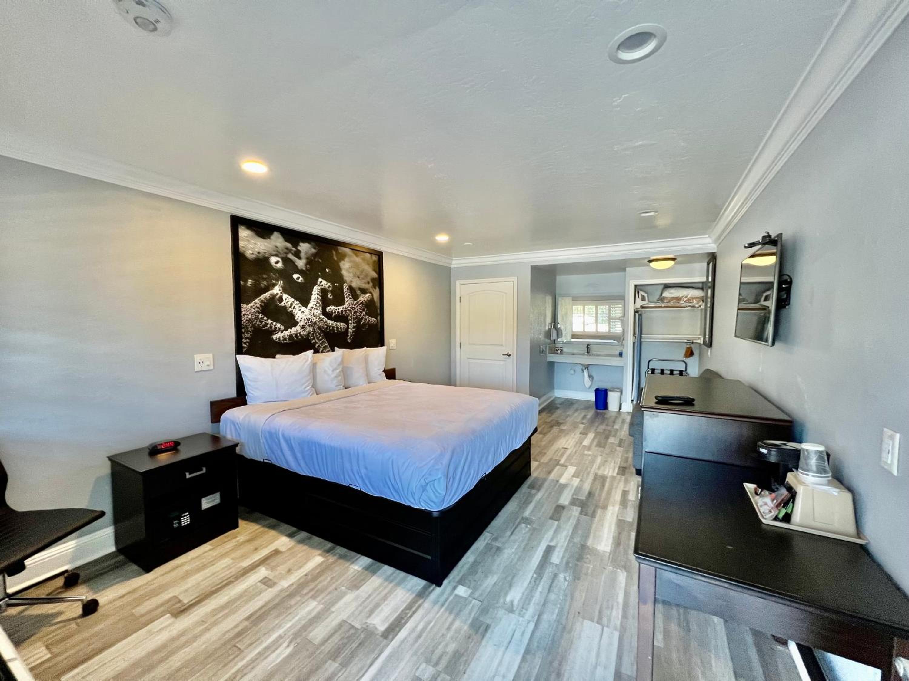 King Room with Mobility/Hearing Impaired Access - Non-Smoking photo 1