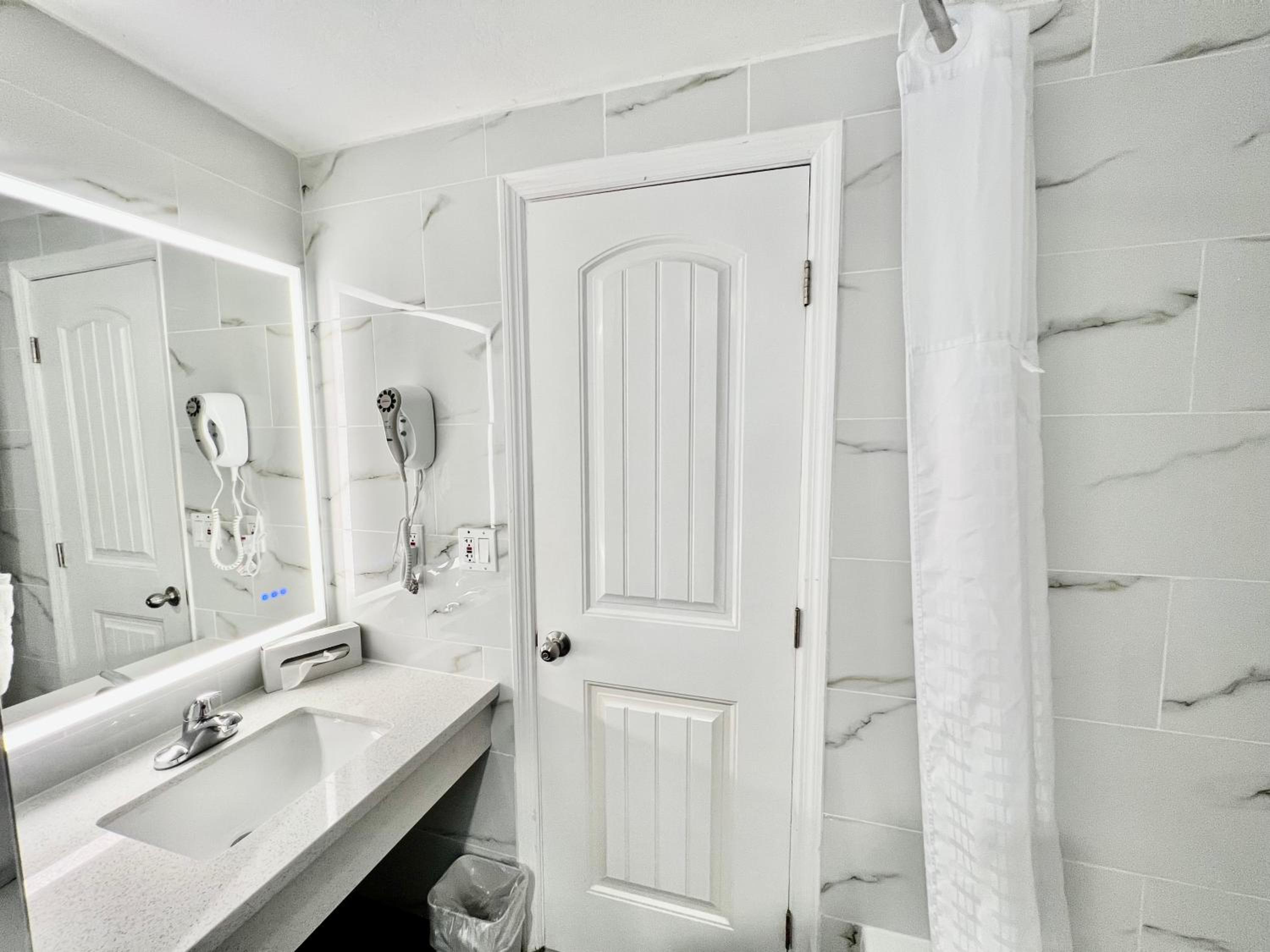 Studio Suite with Two King Beds - Non-Smoking - Photo 19