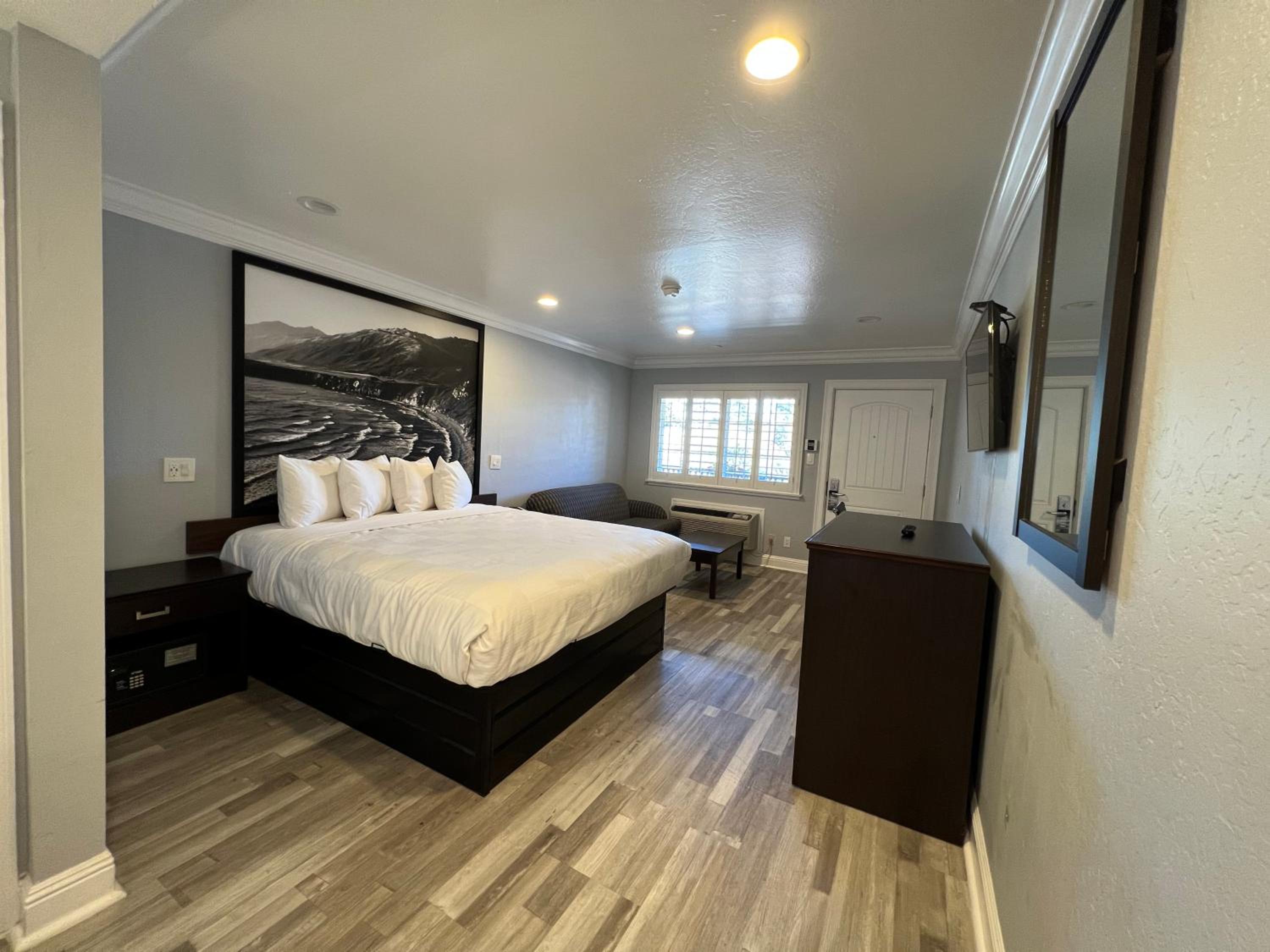 King Studio Suite - Non-Smoking - Photo 25
