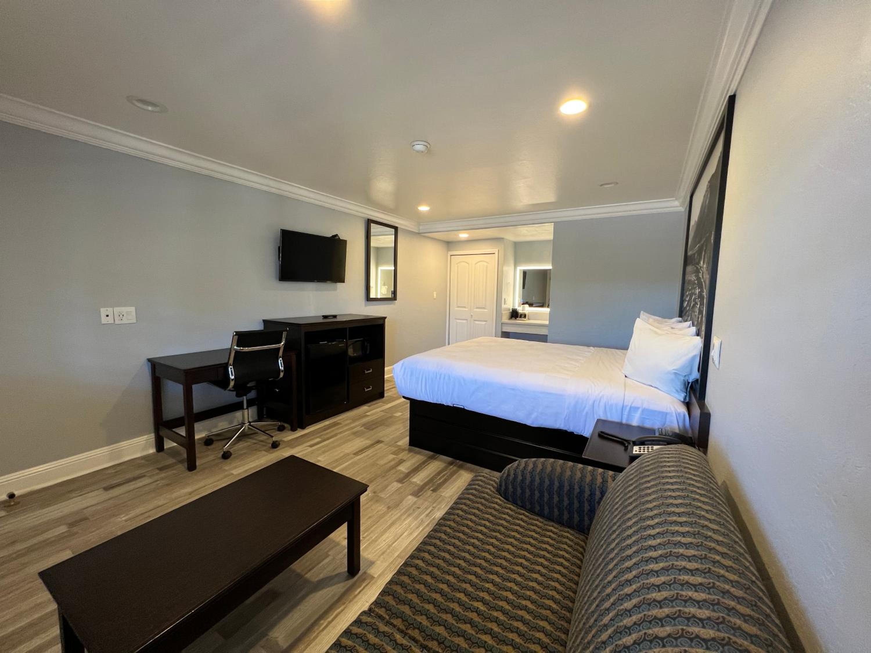 King Studio Suite - Non-Smoking - Photo 1