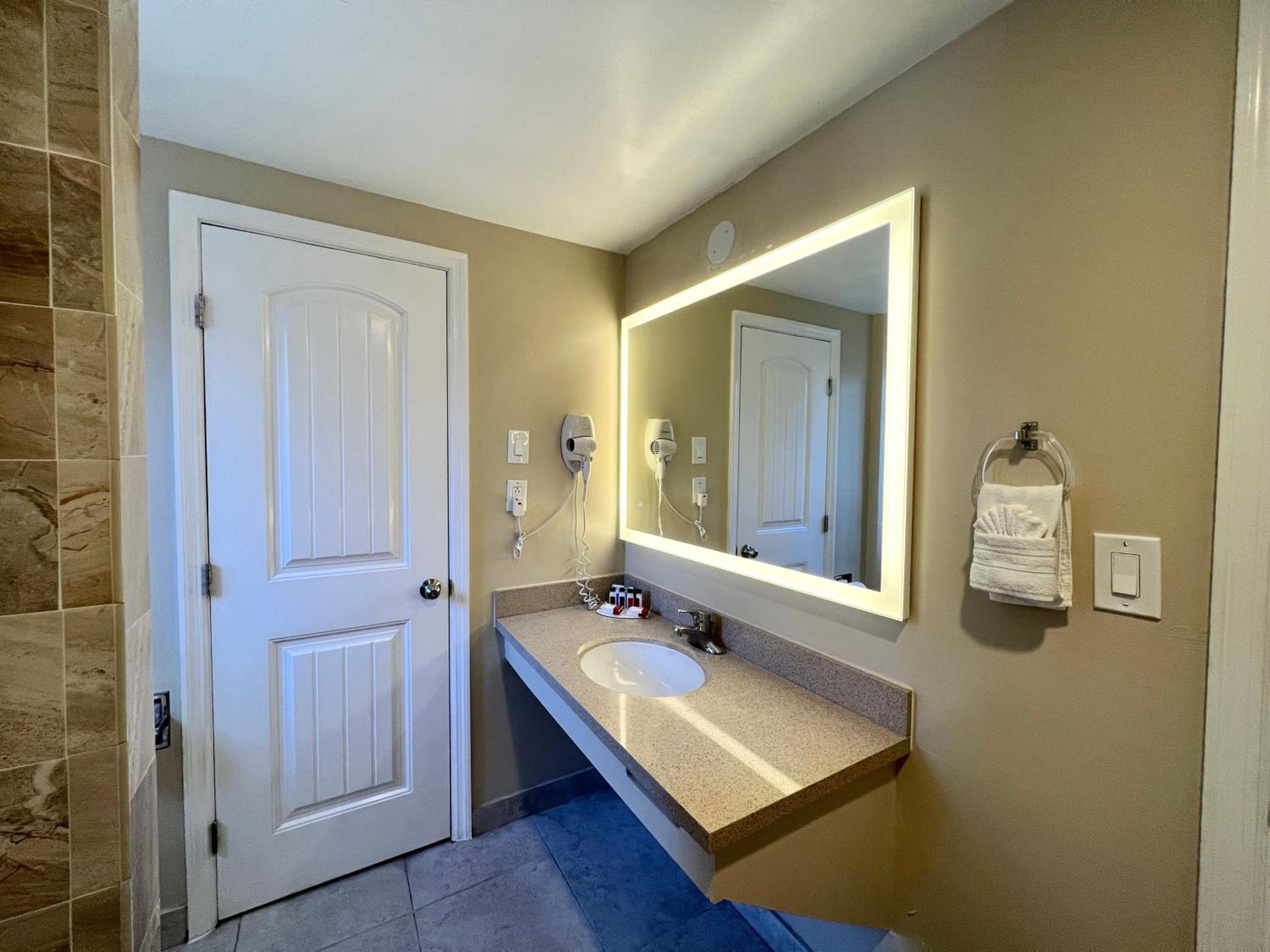 Two-Bedroom King Suite - Non-Smoking - Photo 11
