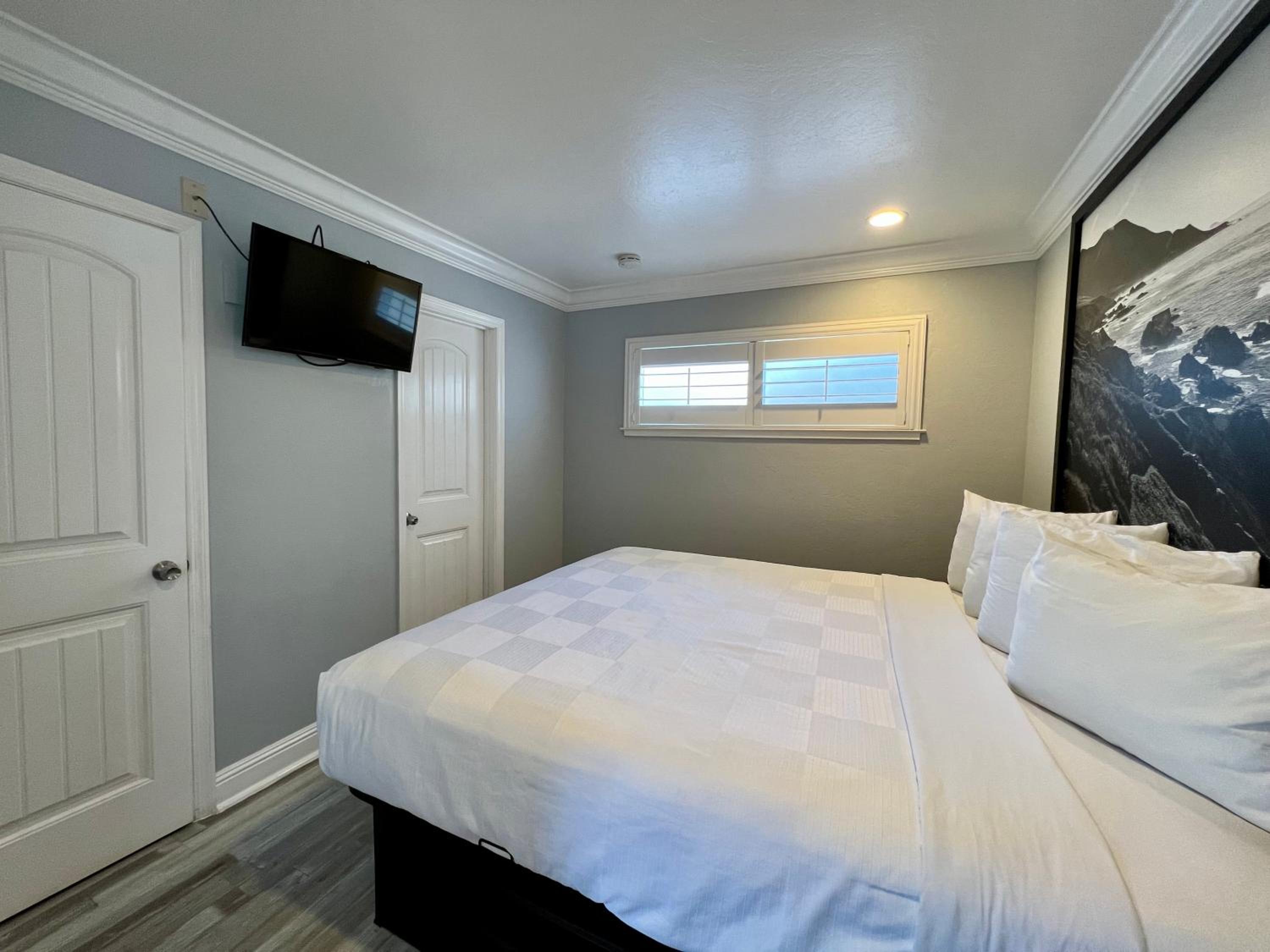 Two-Bedroom King Suite - Non-Smoking - Photo 12