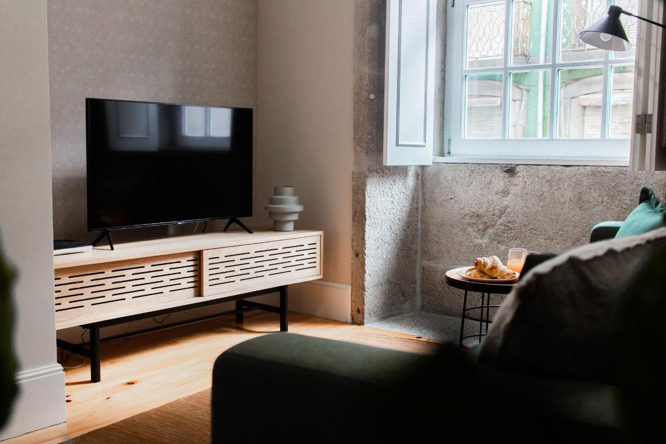 One-Bedroom Apartment - Photo 3