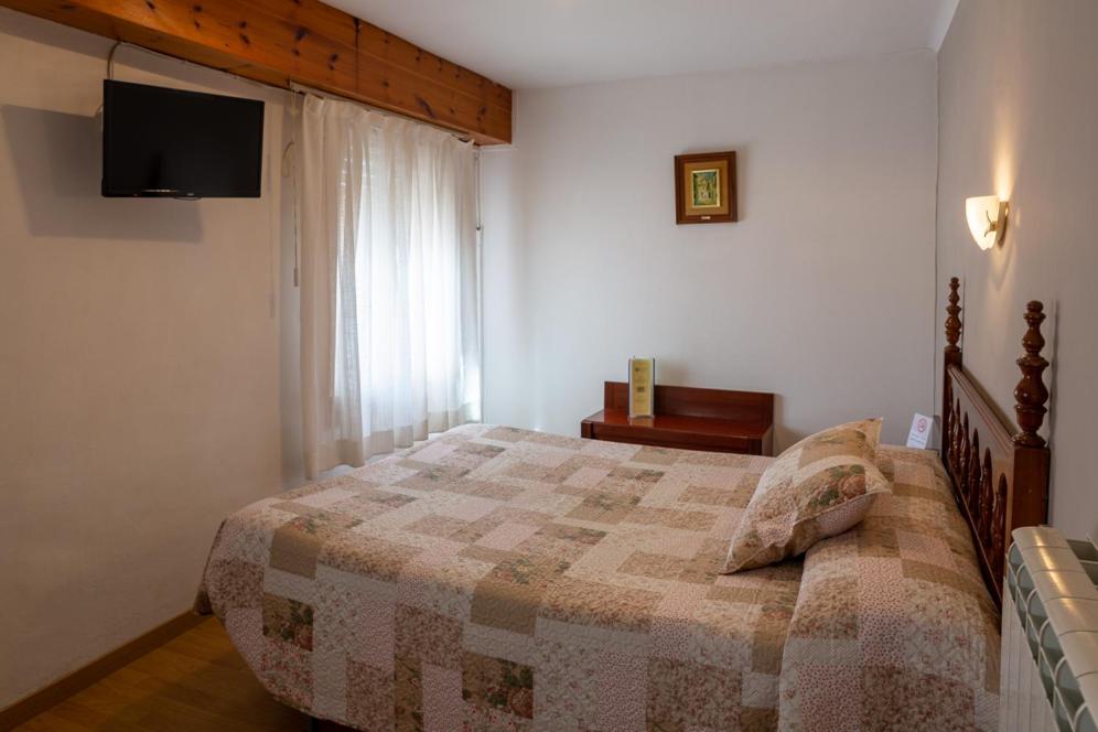 Classic Triple Room - Photo 12