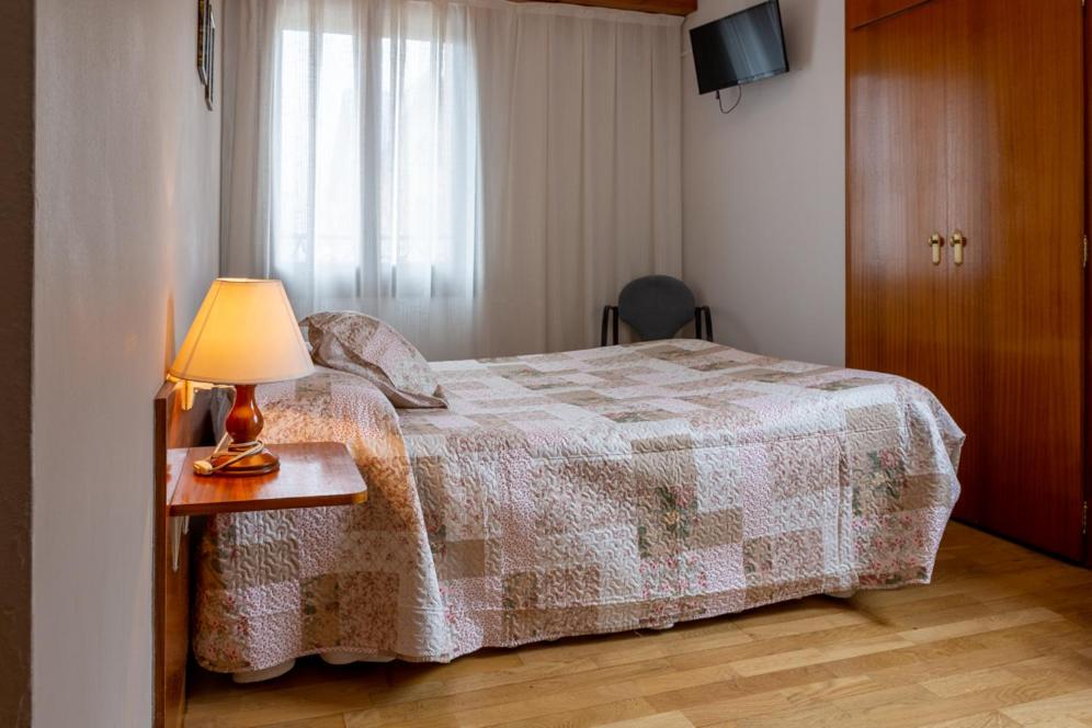Classic Double or Twin Room - Photo 17