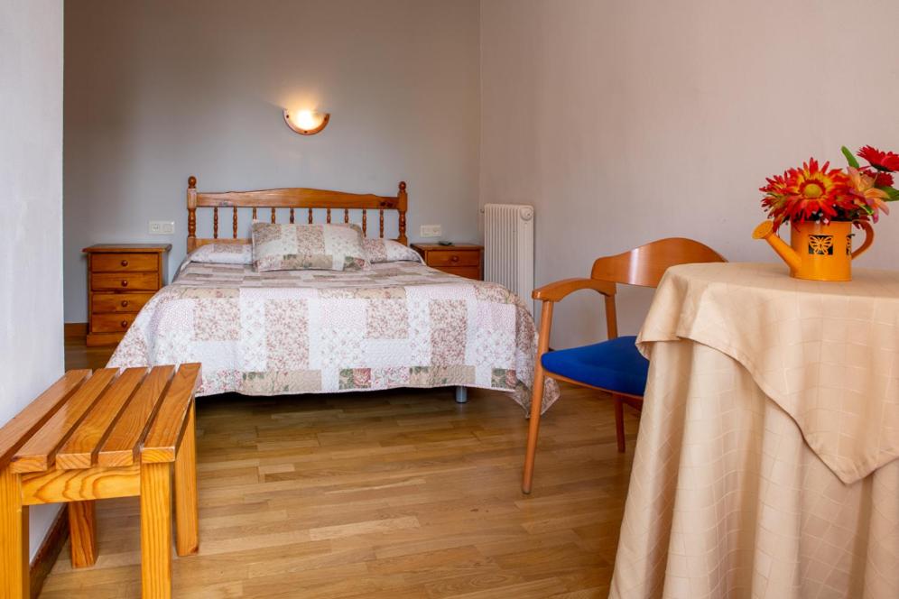 Classic Double or Twin Room - Photo 16