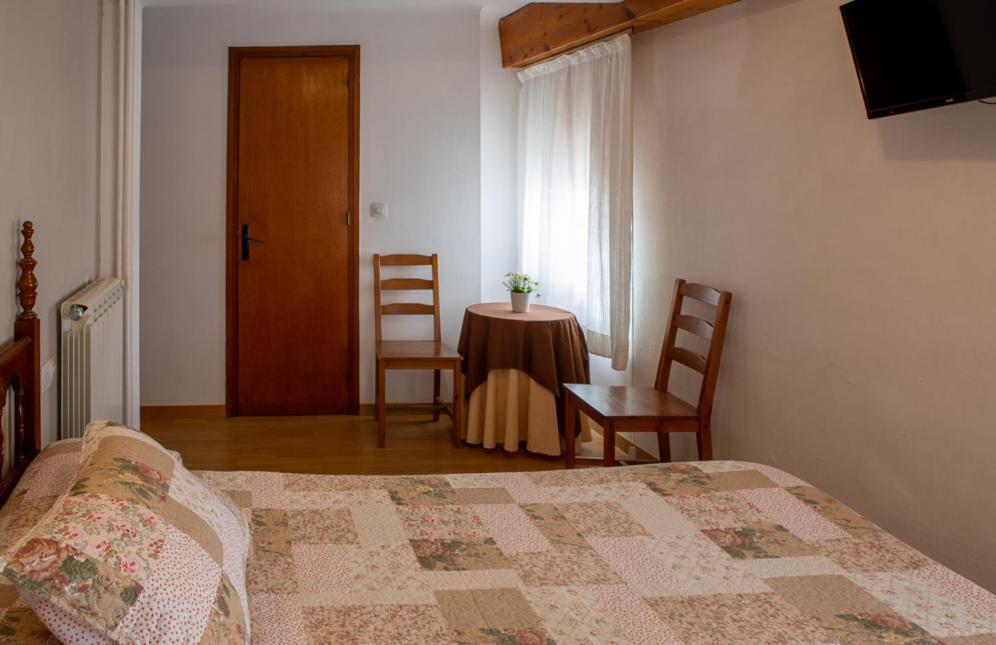 Classic Double or Twin Room - Photo 14