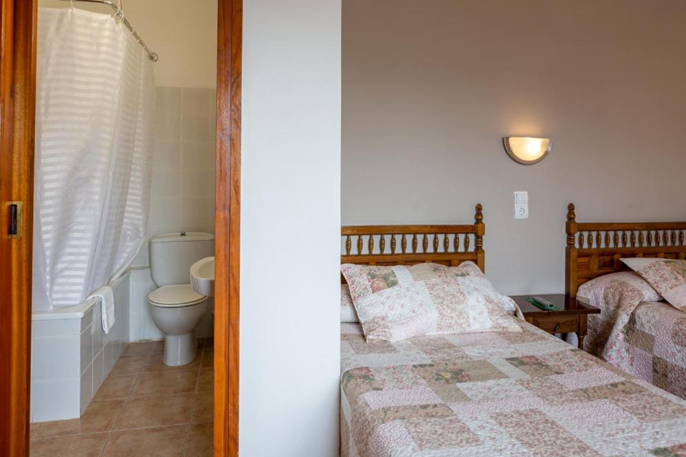 Classic Double or Twin Room - Photo 9