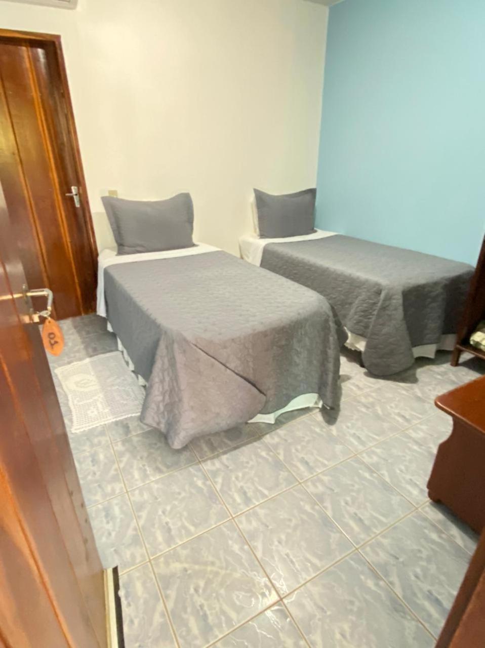 Large Twin Room - Photo 3