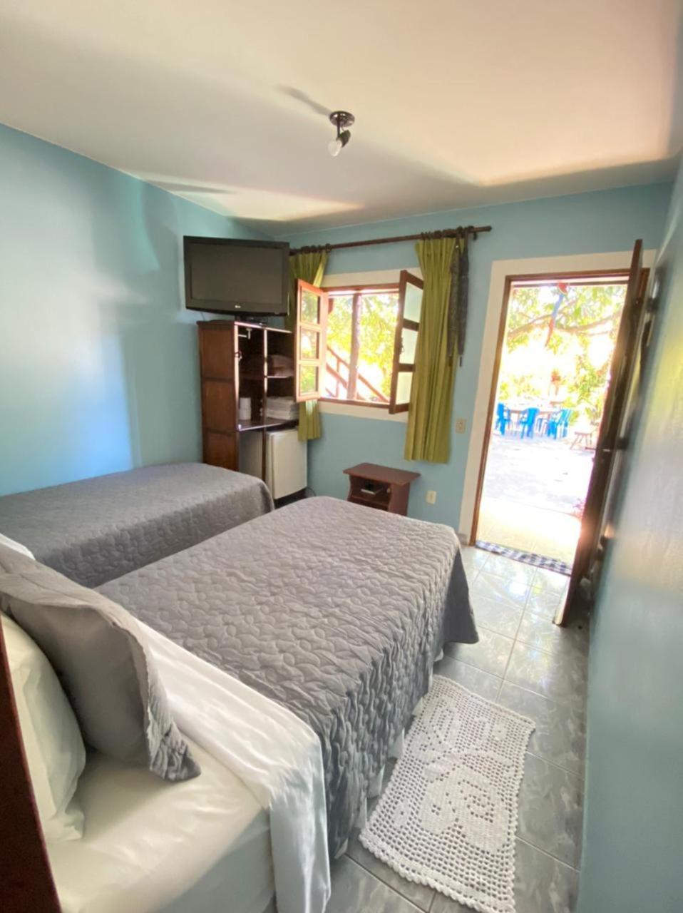 Large Twin Room - Photo 2