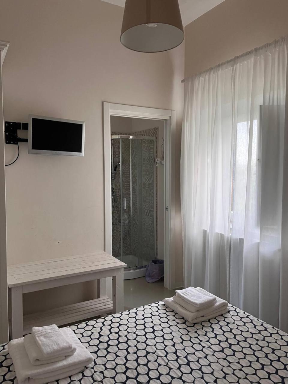 Double Room with Private Bathroom - Photo 3