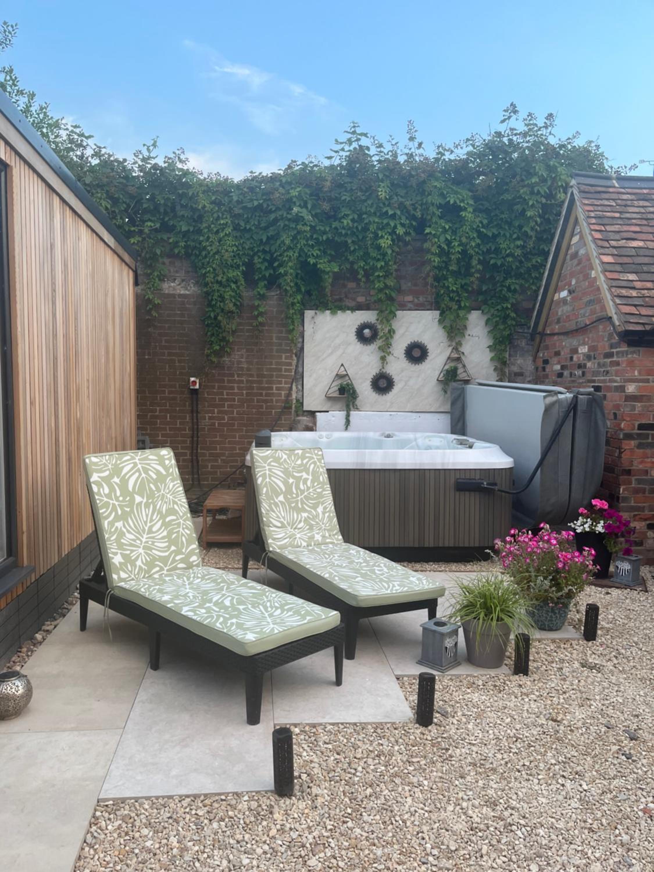 One-Bedroom Apartment photo 3