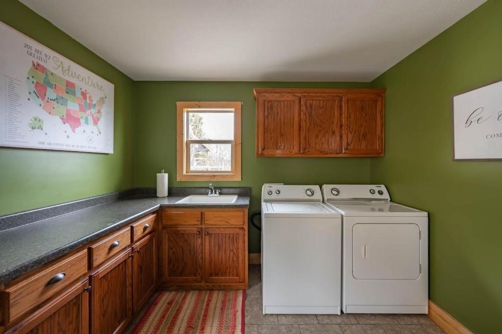 Five-Bedroom House photo 2