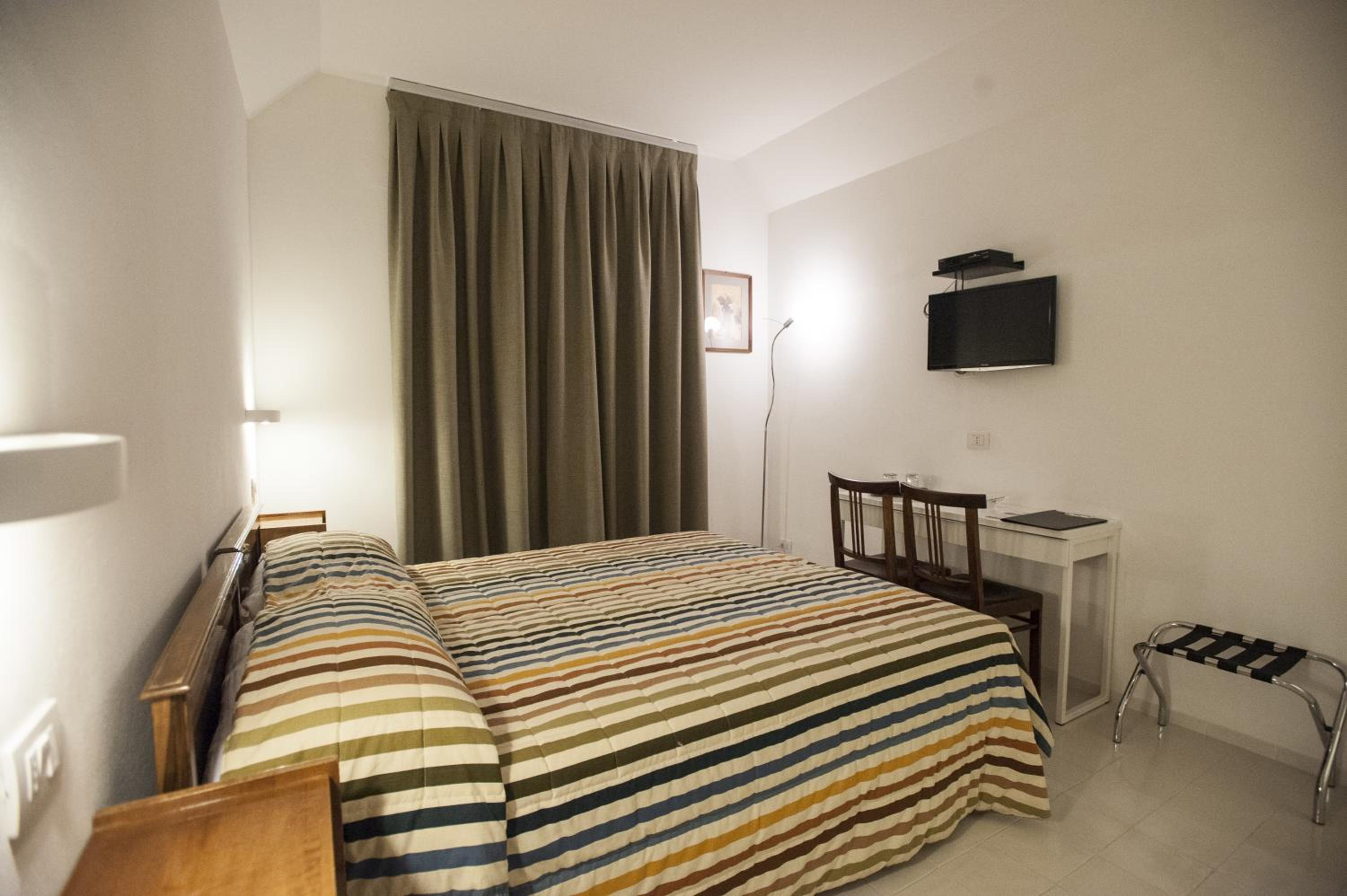One-Bedroom Apartment photo 3