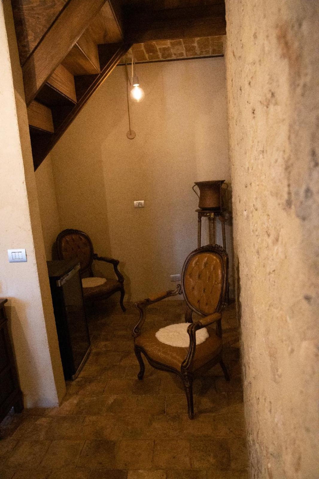 Family Suite with Balcony - Photo 18