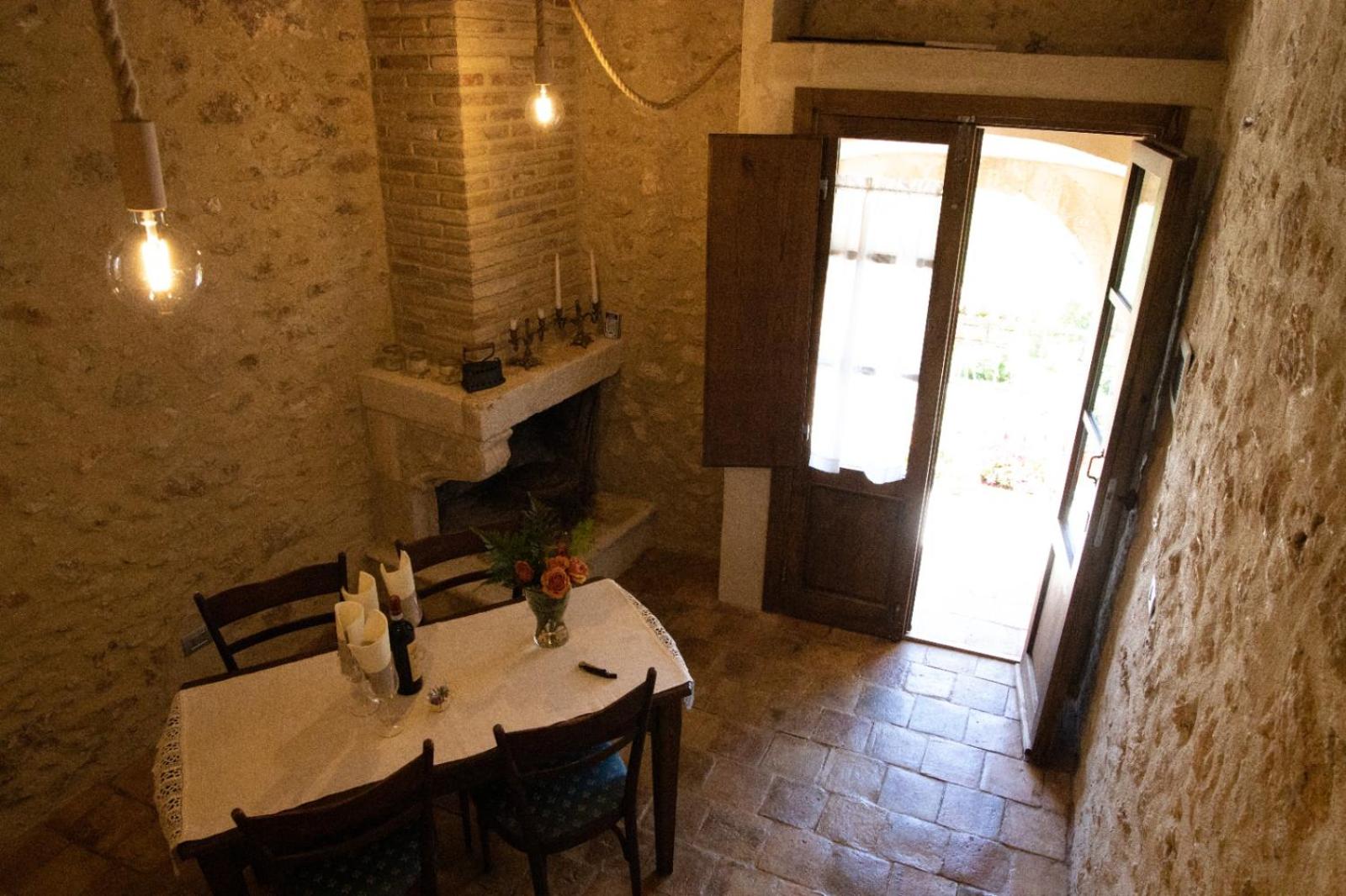 Family Suite with Balcony - Photo 20