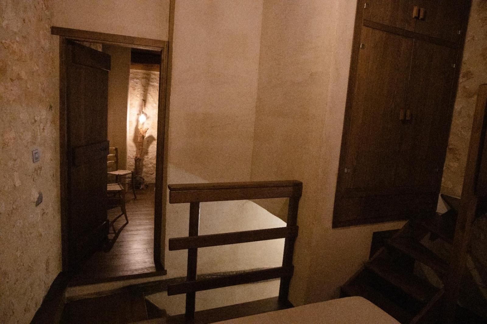 Family Suite with Balcony - Photo 23