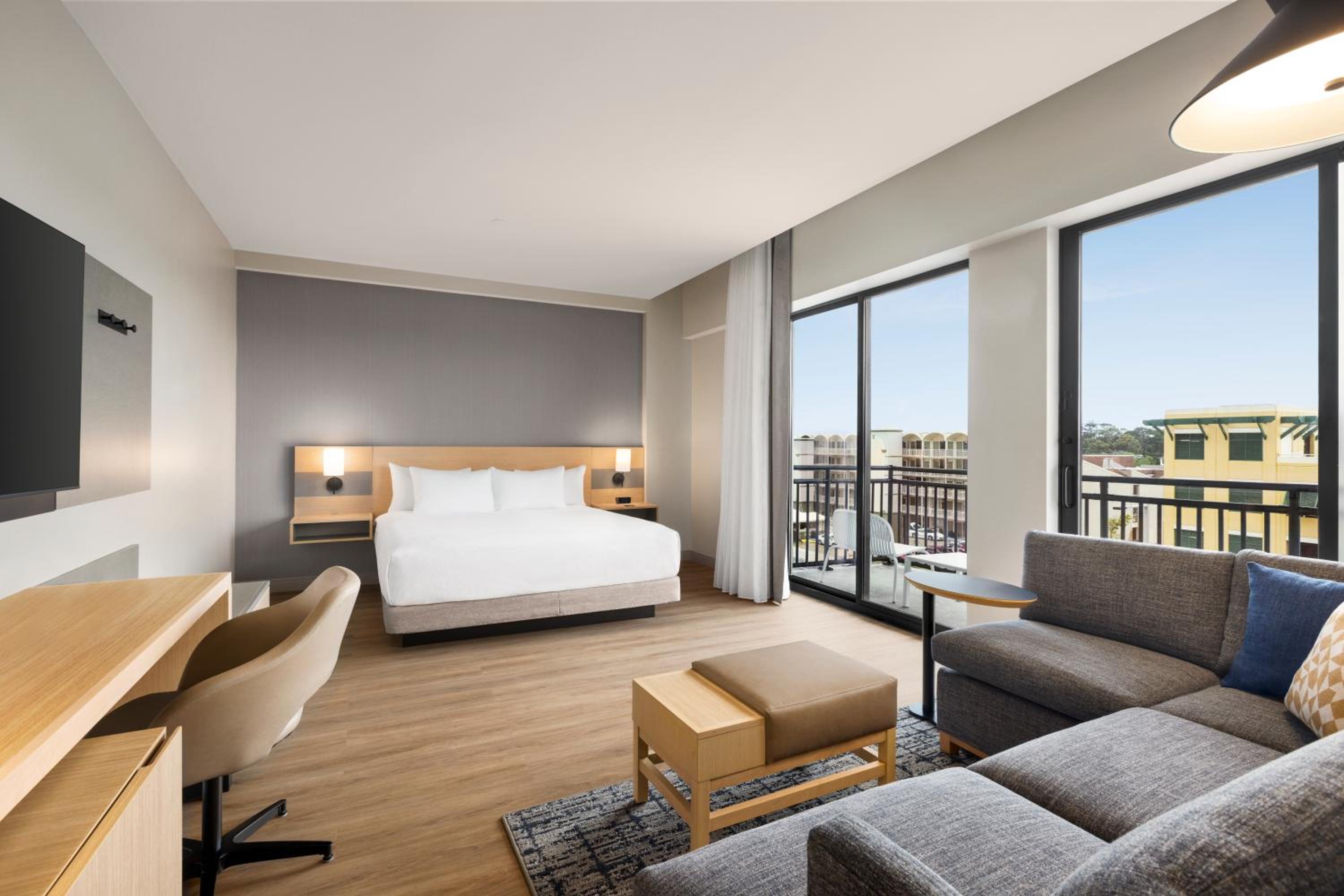 King Room with Sofa Bed and City View - Photo 2