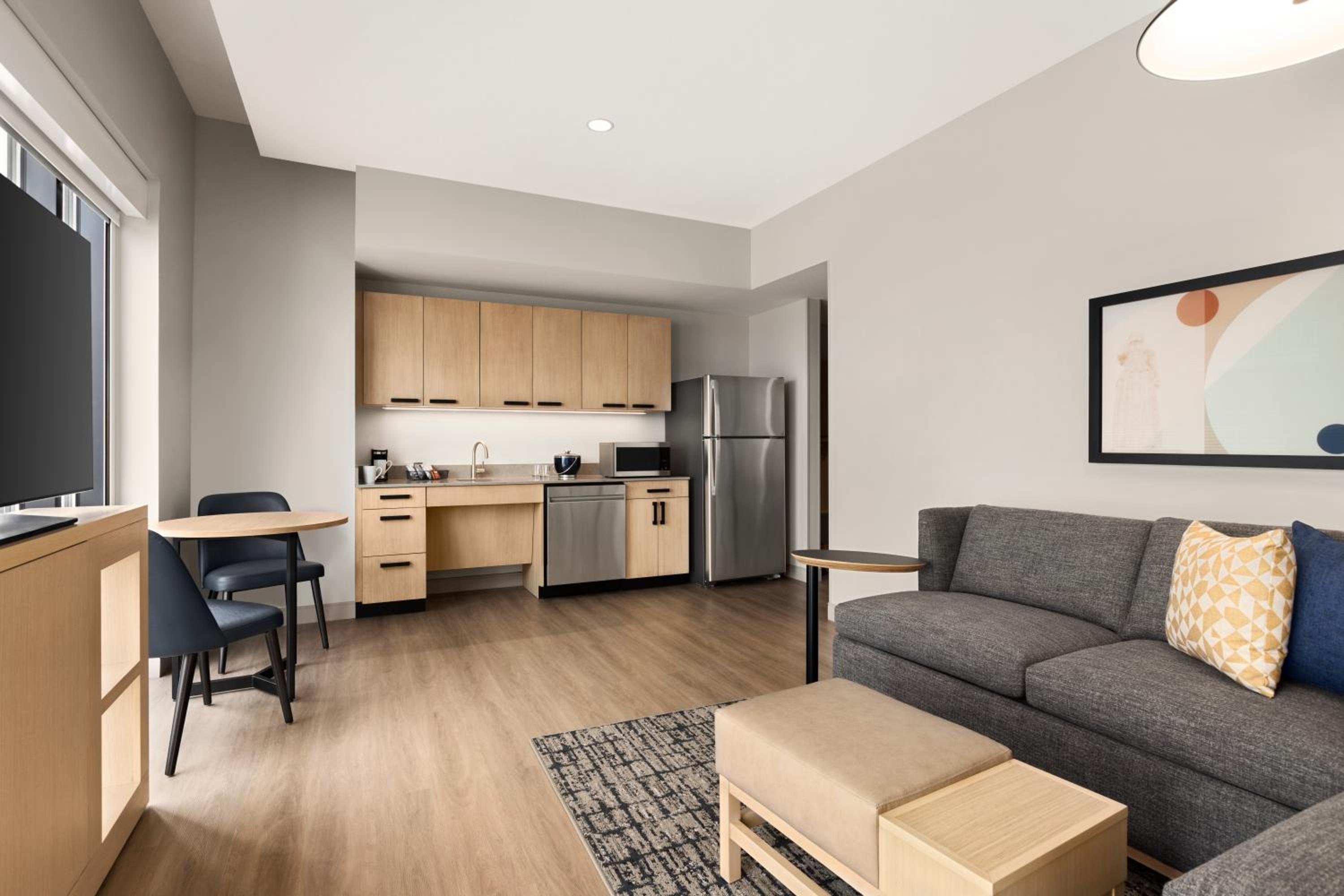 One-Bedroom Oceanfront King Suite with Sofa Bed - Photo 5