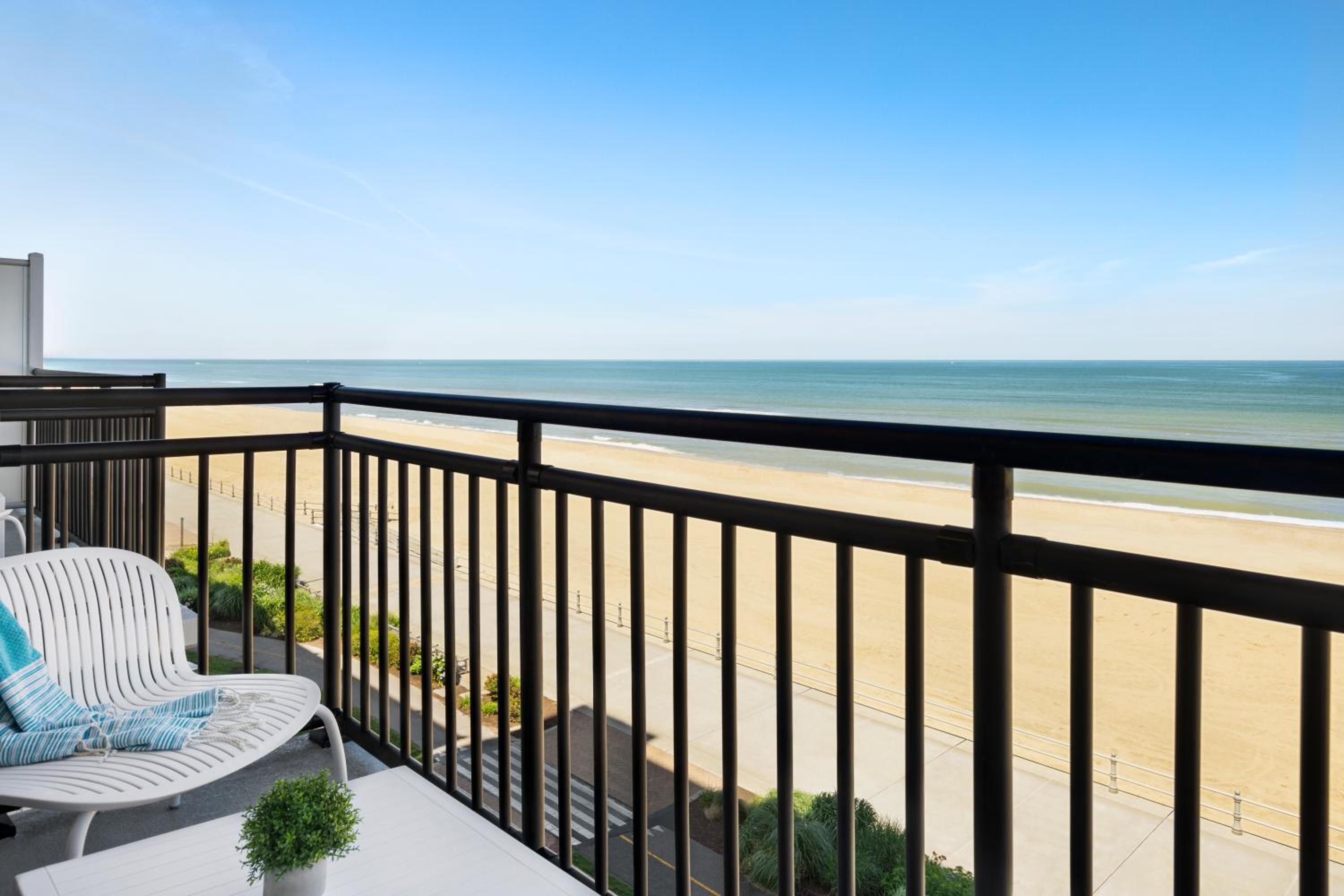 Oceanfront Queen Room with Two Queen Beds - Photo 18