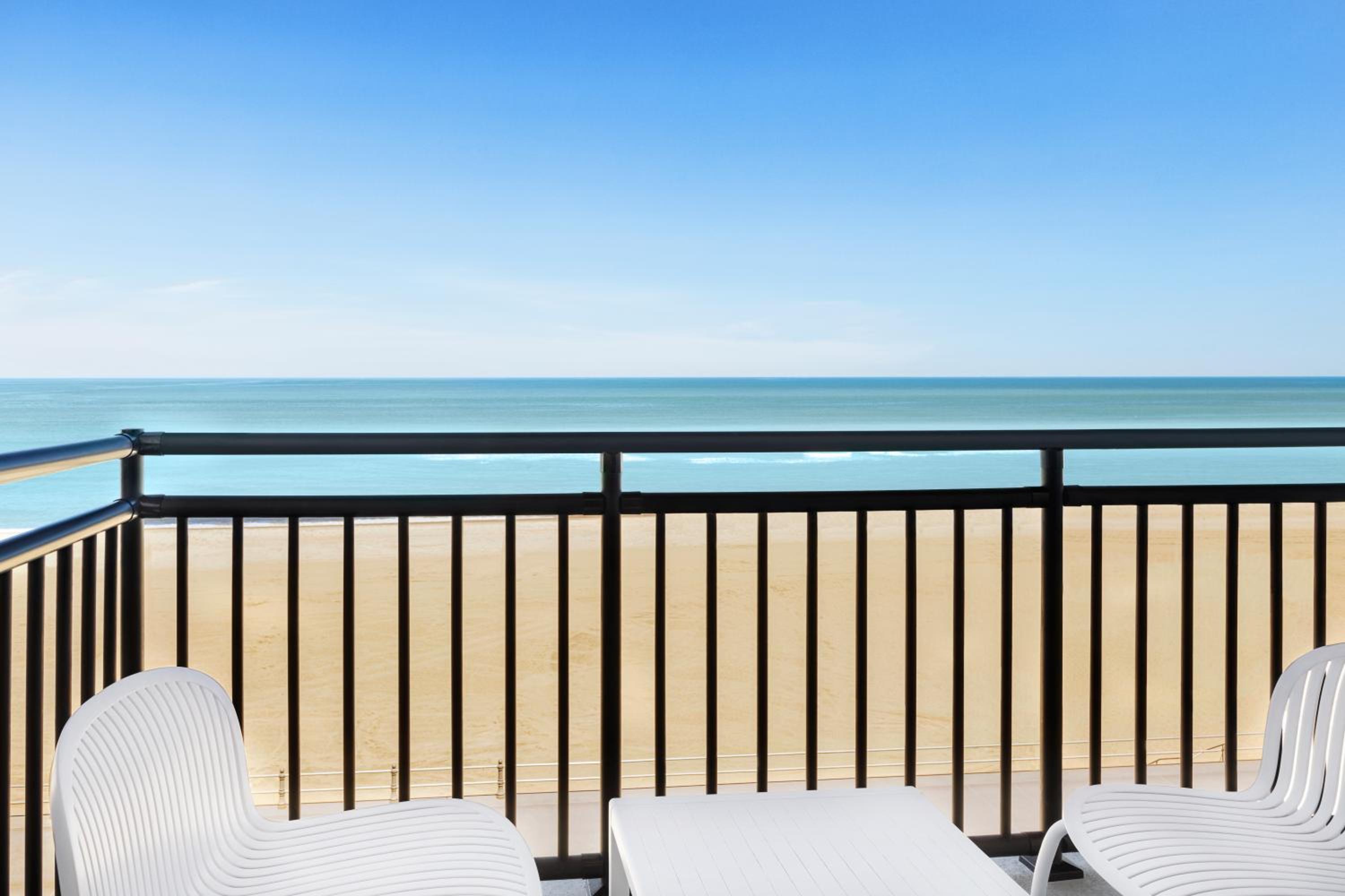 Oceanfront Queen Room with Two Queen Beds - Photo 9