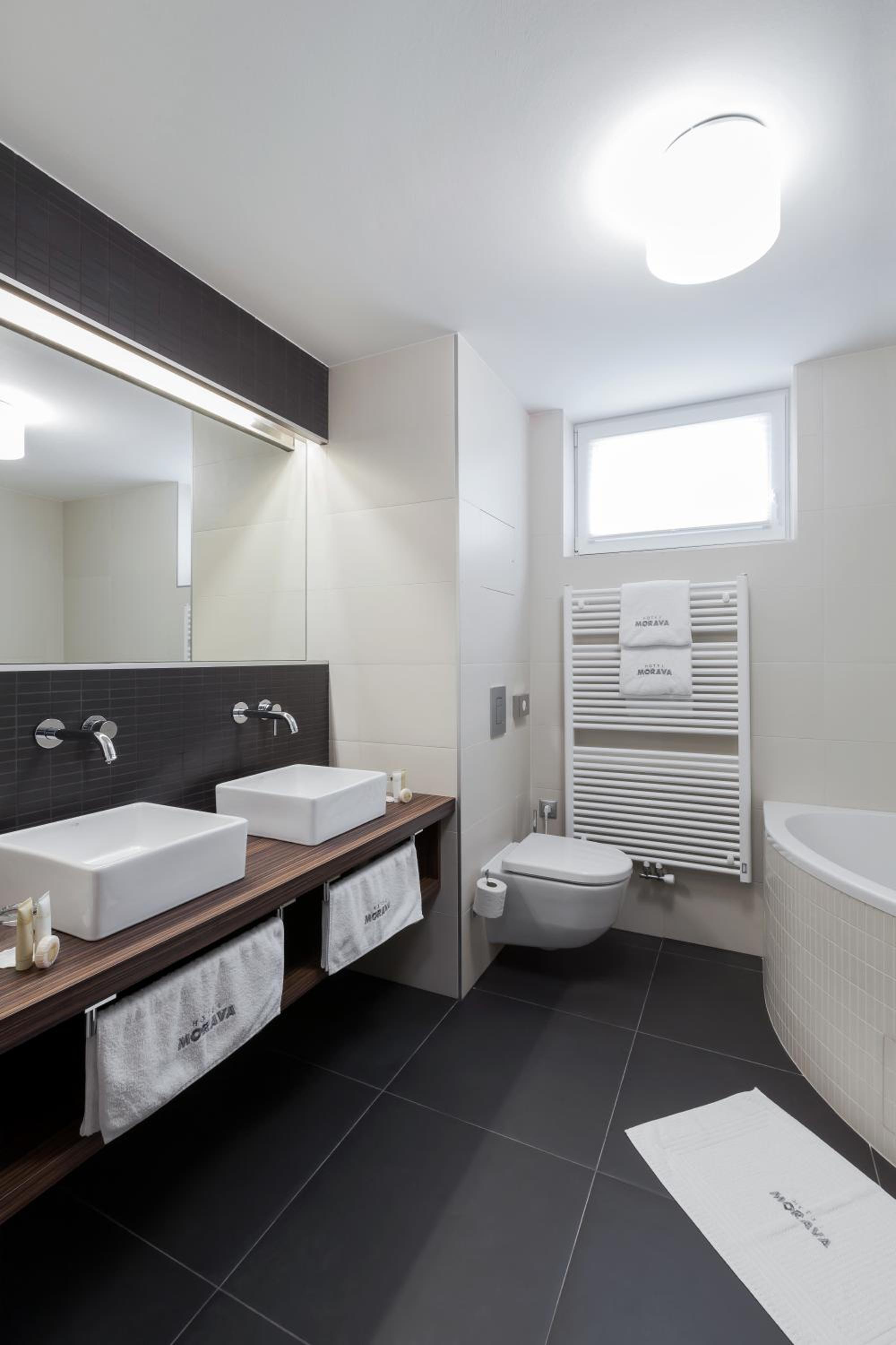 Deluxe Double or Twin Room with Spa Bath photo 3
