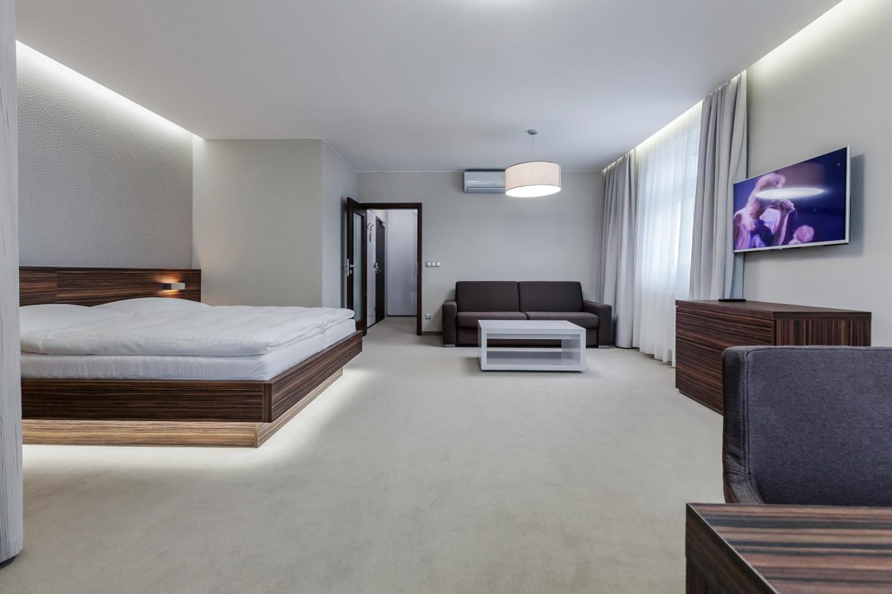 Deluxe Double or Twin Room with Spa Bath photo 2