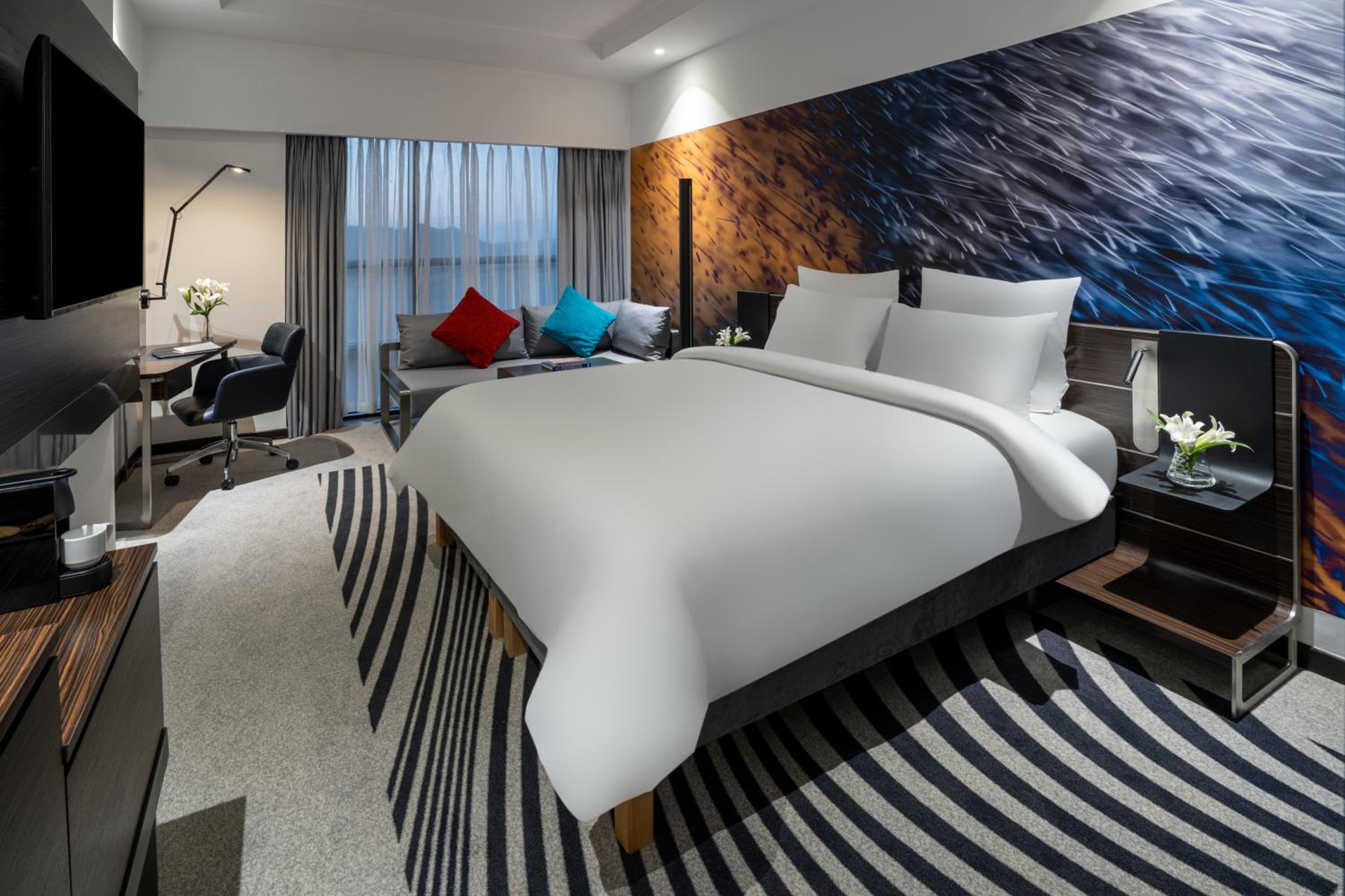 Junior Suite with One King Bed and Living Room - Photo 2