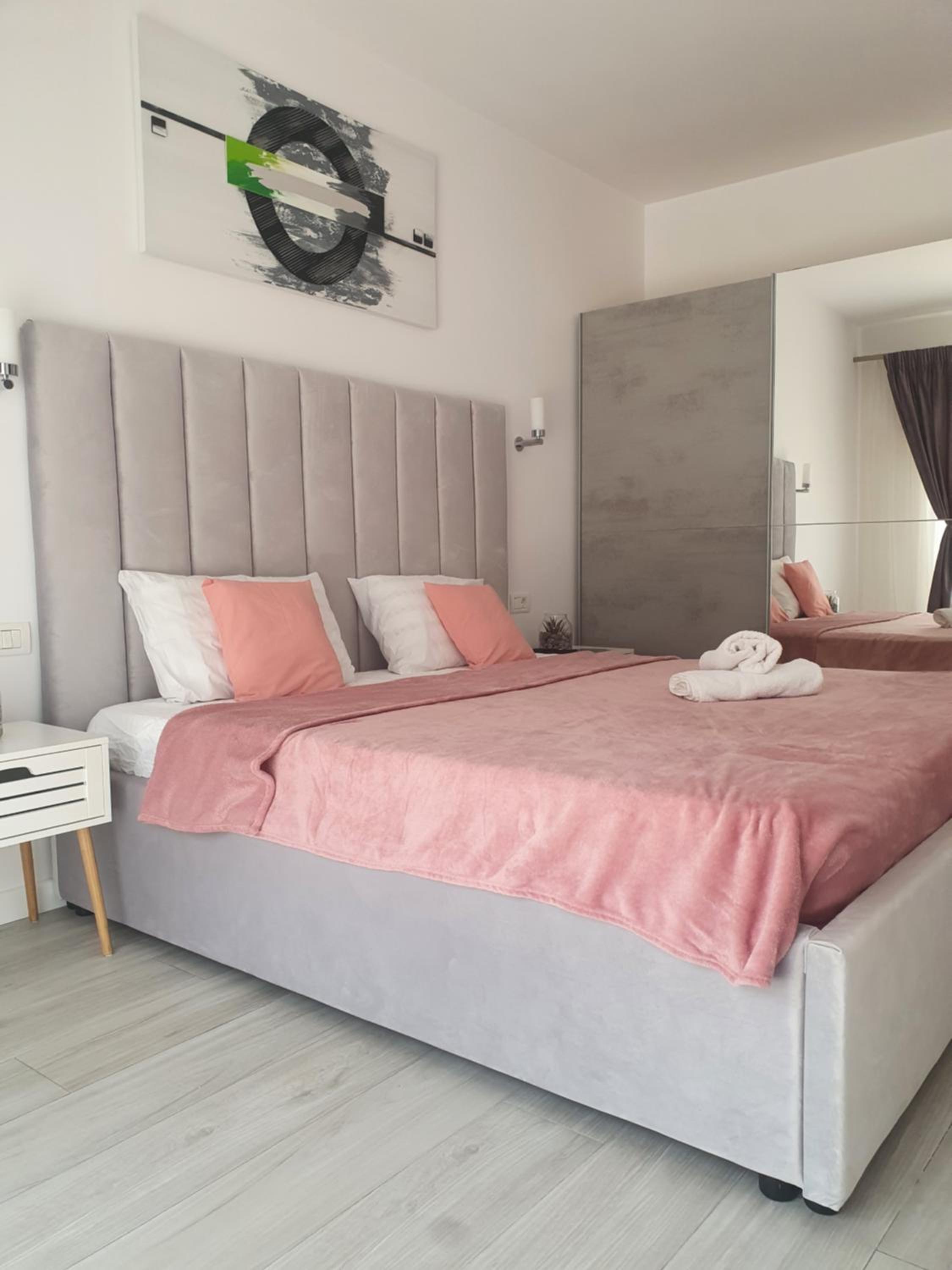One-Bedroom Apartment - Photo 12