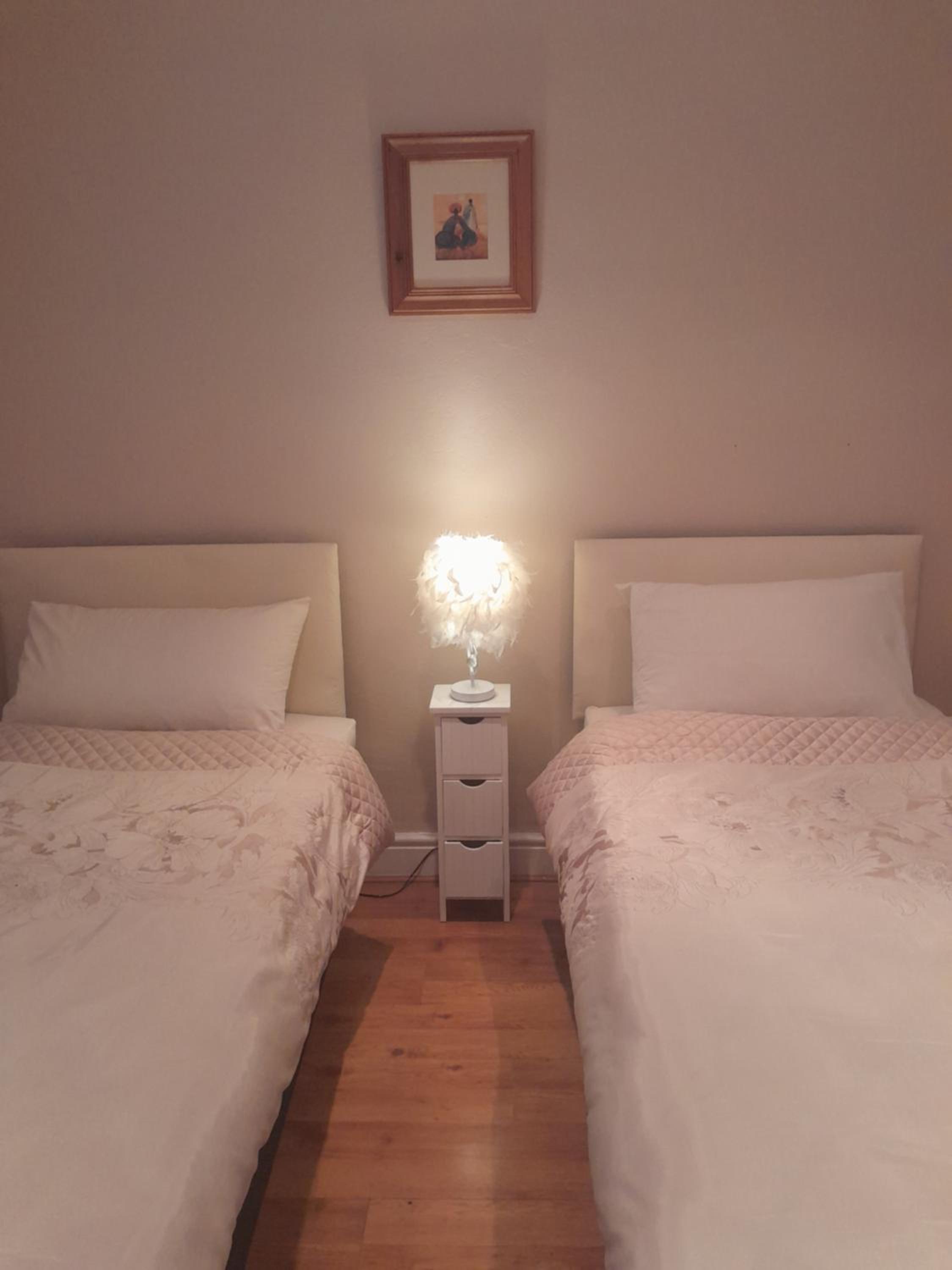 Twin Room - Photo 1