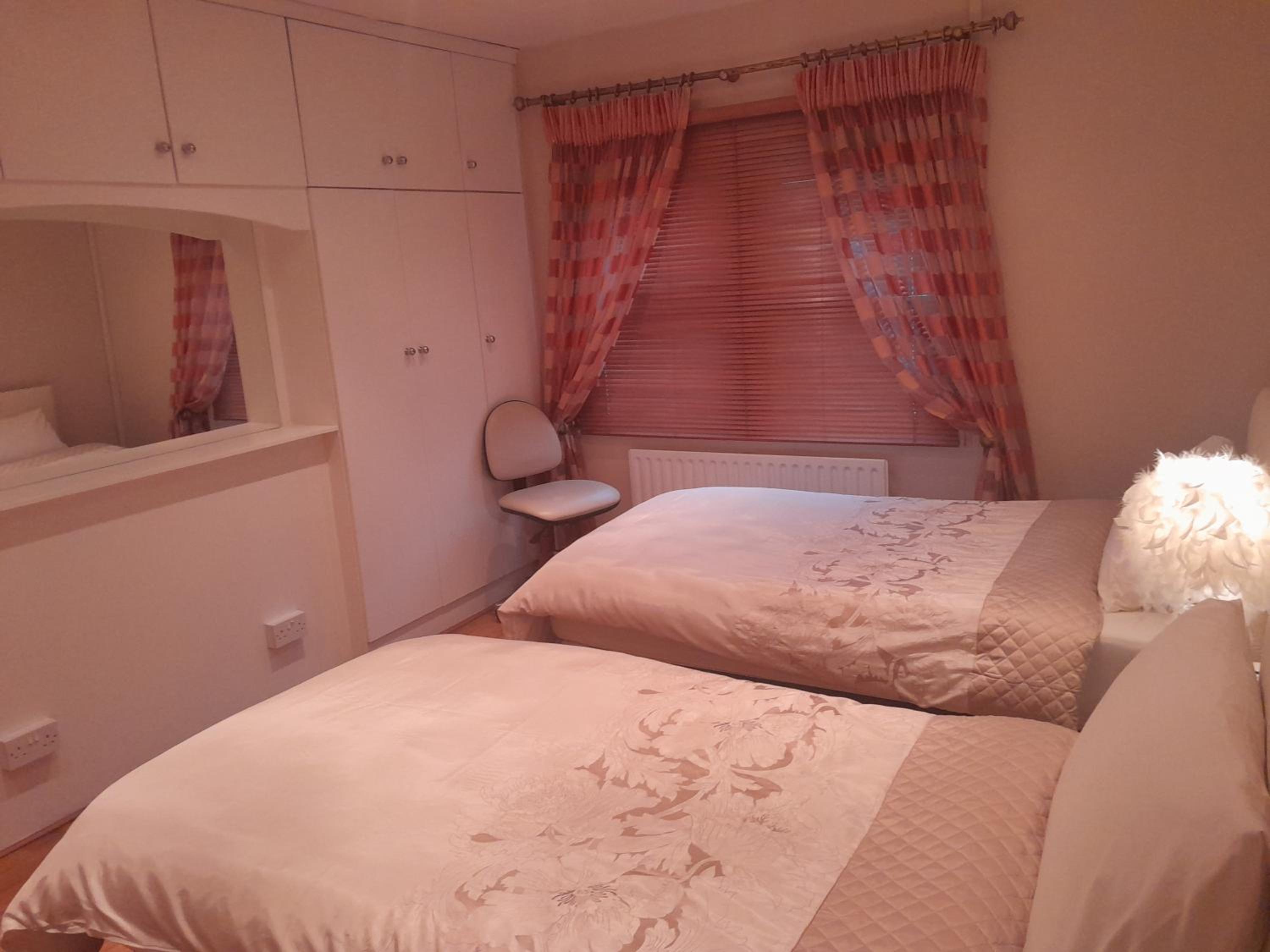 Twin Room - Photo 2