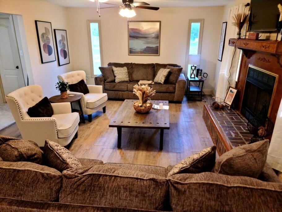 Four-Bedroom House photo 3