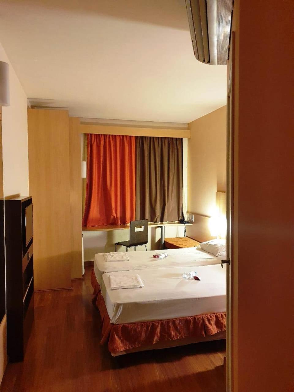 Standard Twin Room photo 2