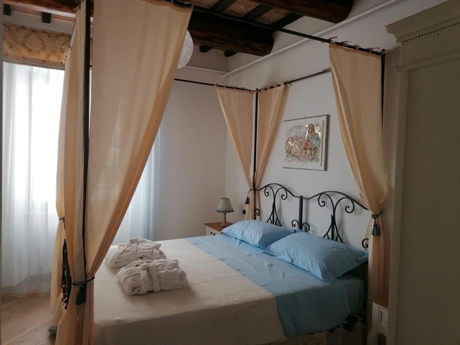 One-Bedroom House - Photo 20