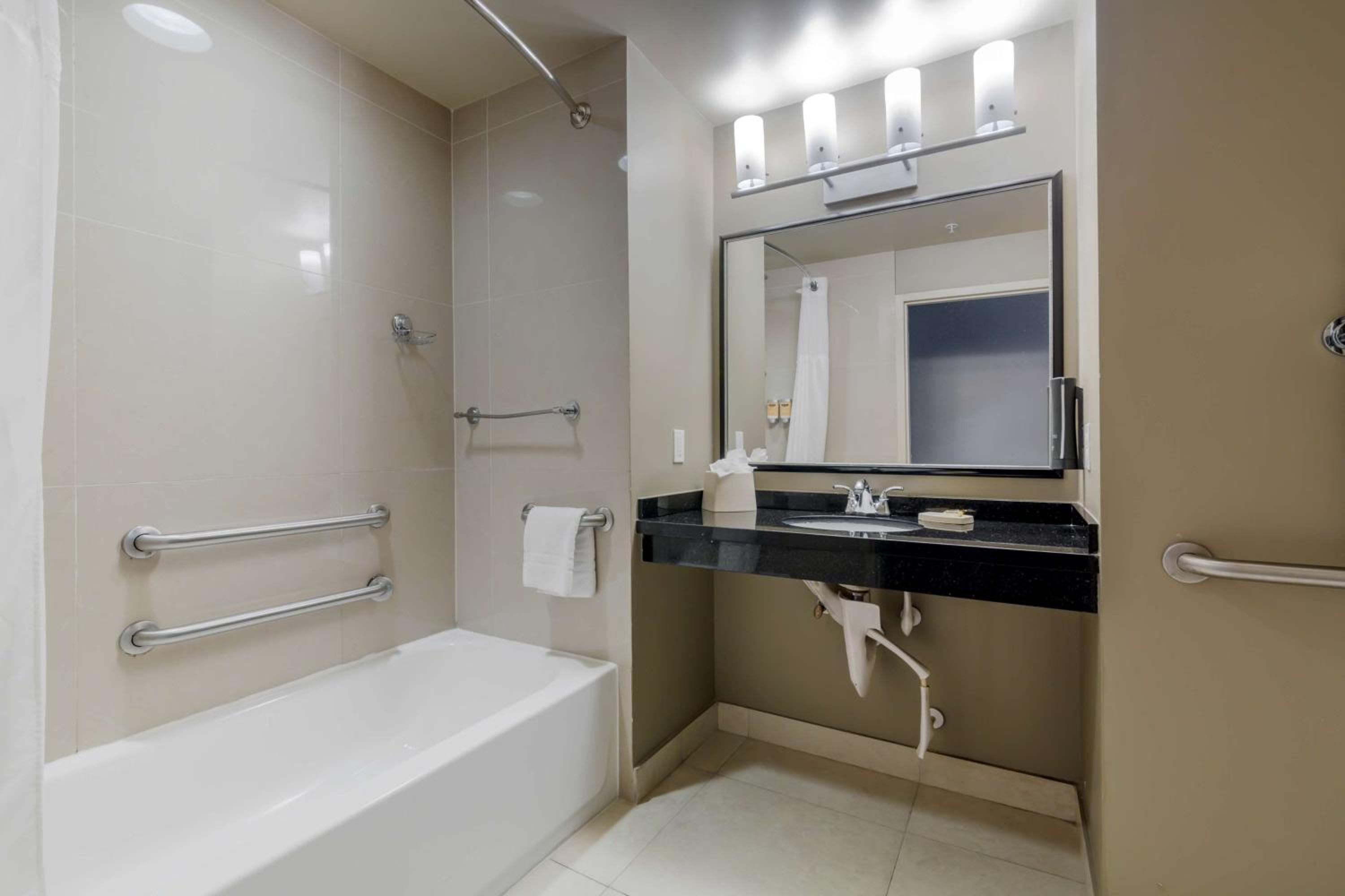 King Room with Bath Tub - Communication Assistance/Non-Smoking - Photo 2