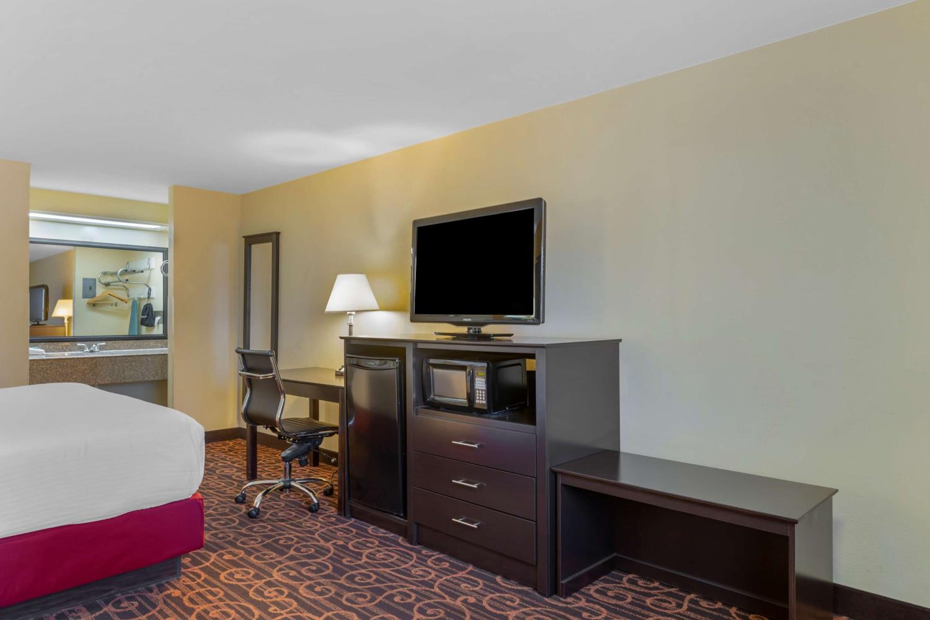 King Suite with Sofa Bed and Hot Tub - Photo 2