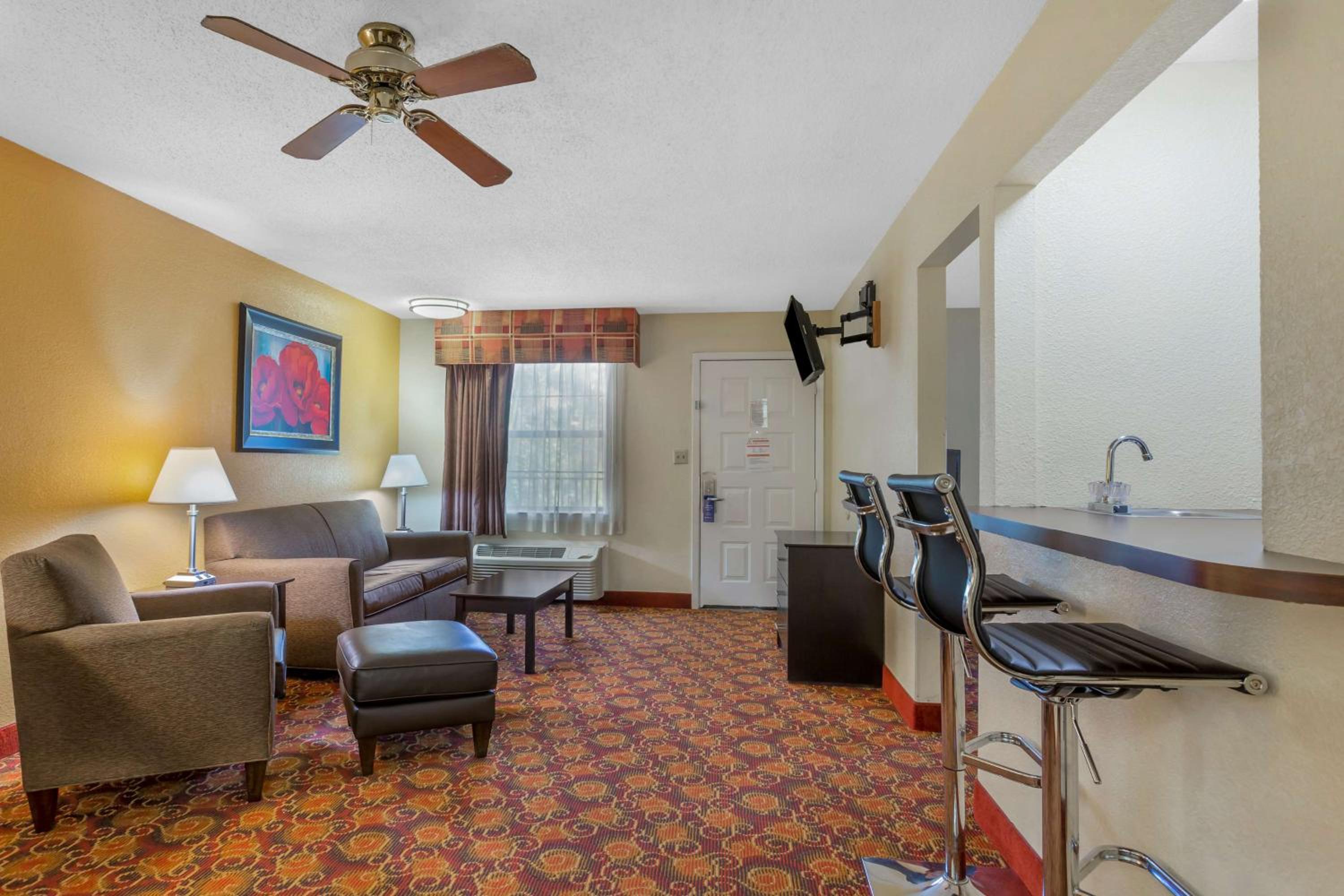 King Room - Non-Smoking - Photo 4