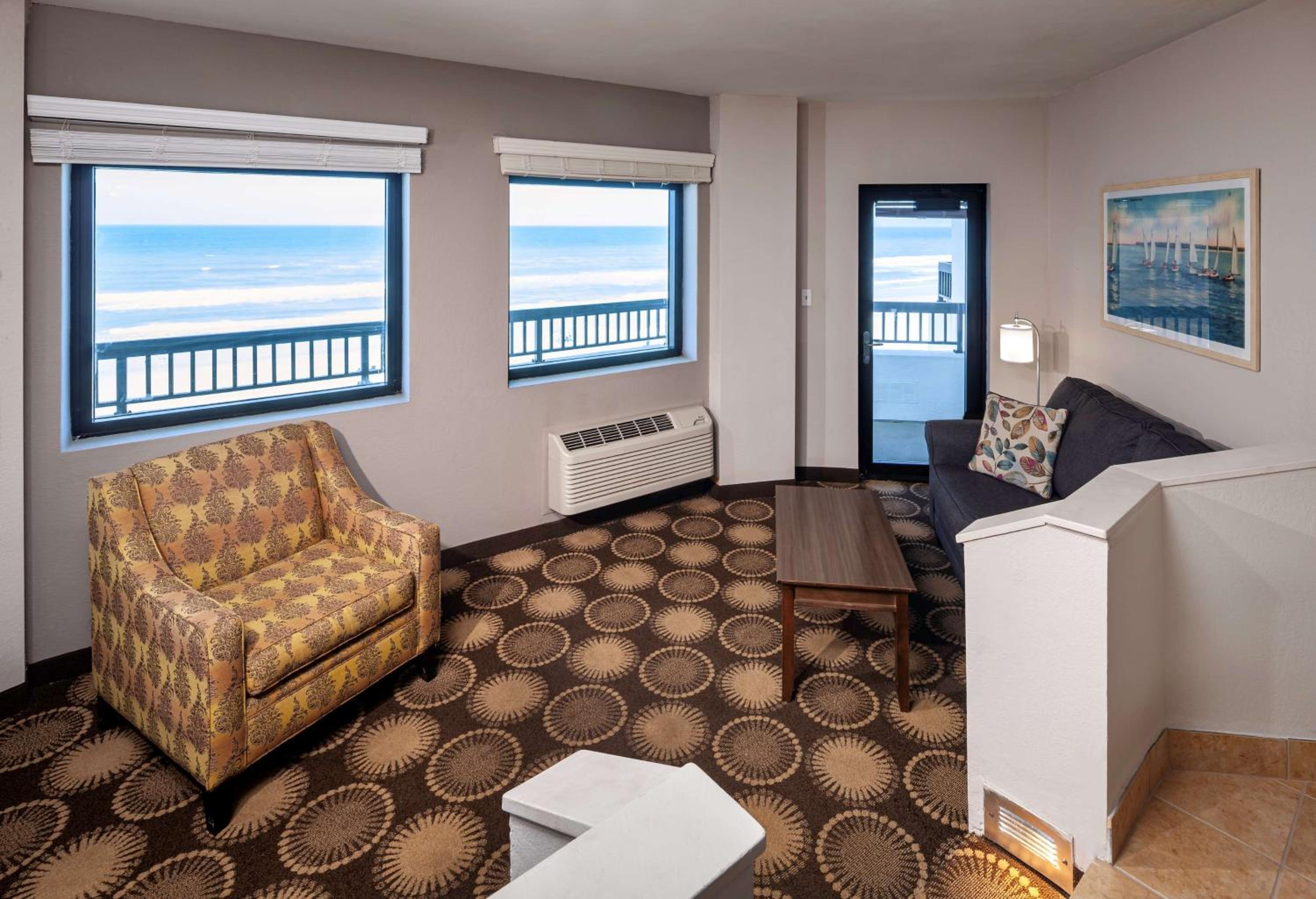 One-Bedroom King Suite with Balcony and Oceanfront - Photo 5
