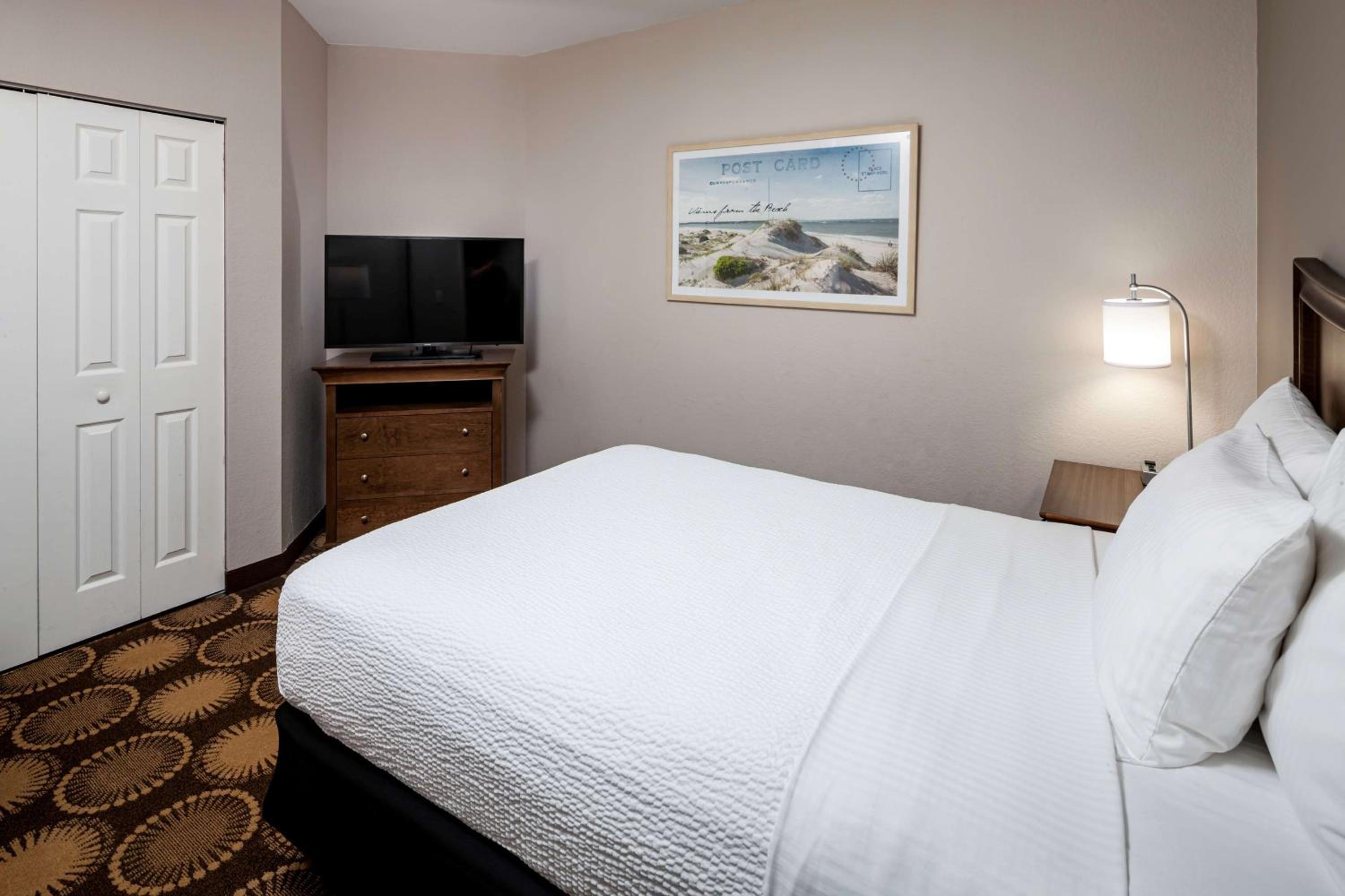 Two-Bedroom Suite with Balcony and Ocean View - Non-Smoking - Photo 3