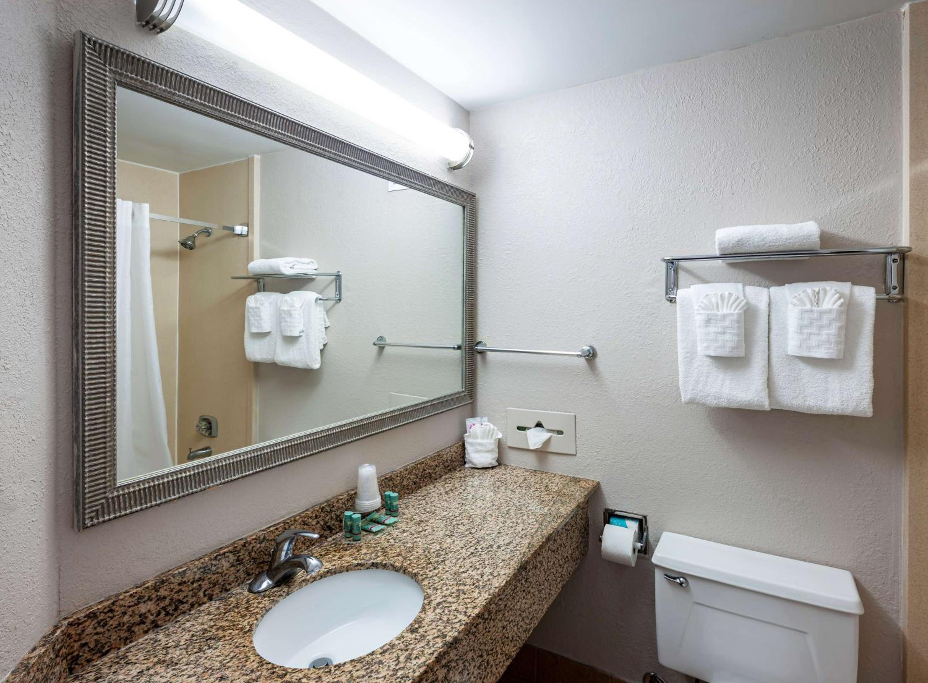 Two-Bedroom Suite with Balcony and Ocean View - Non-Smoking - Photo 4
