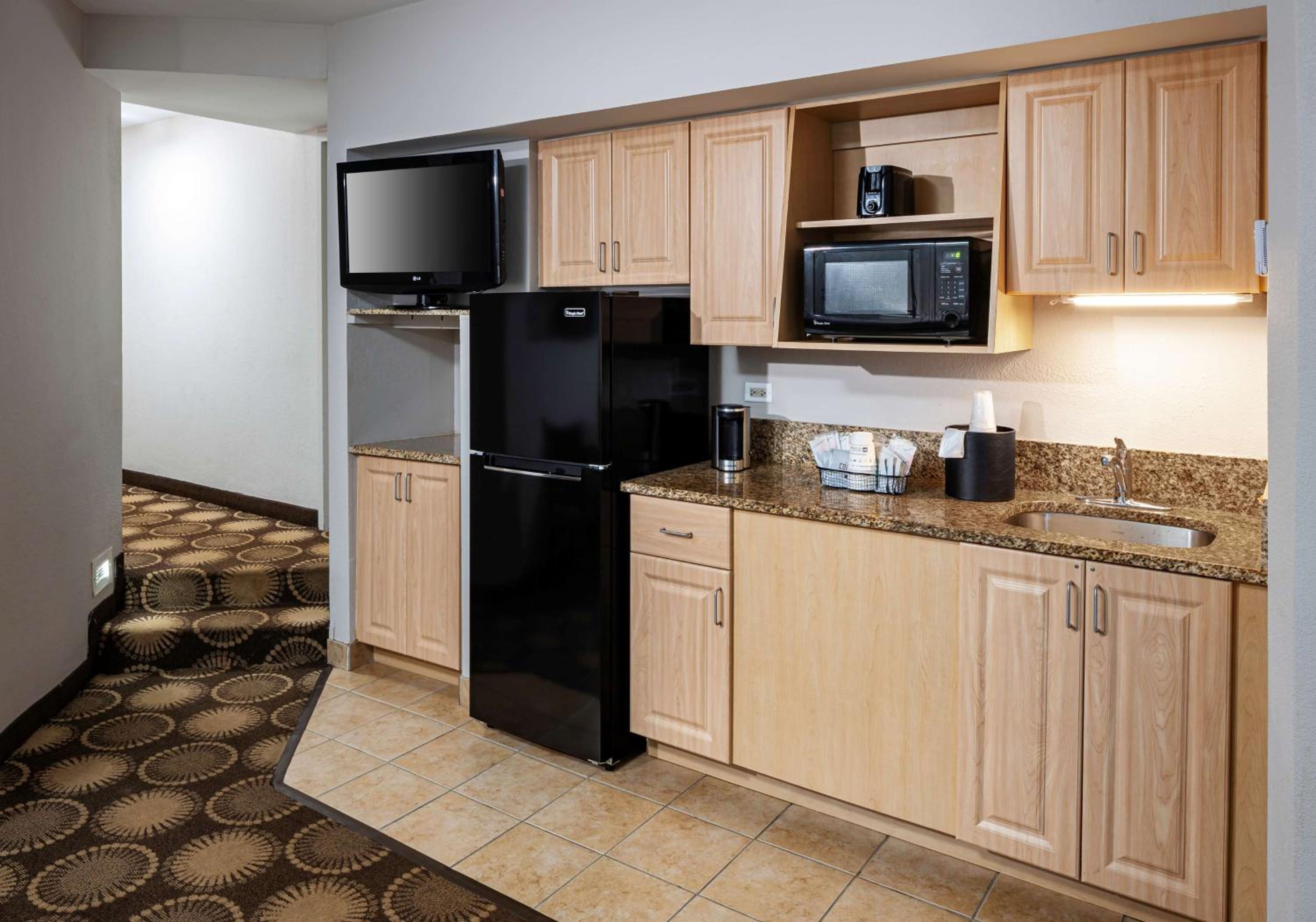 One-Bedroom Suite with Two Double Beds and Ocean View - Non-Smoking - Photo 4