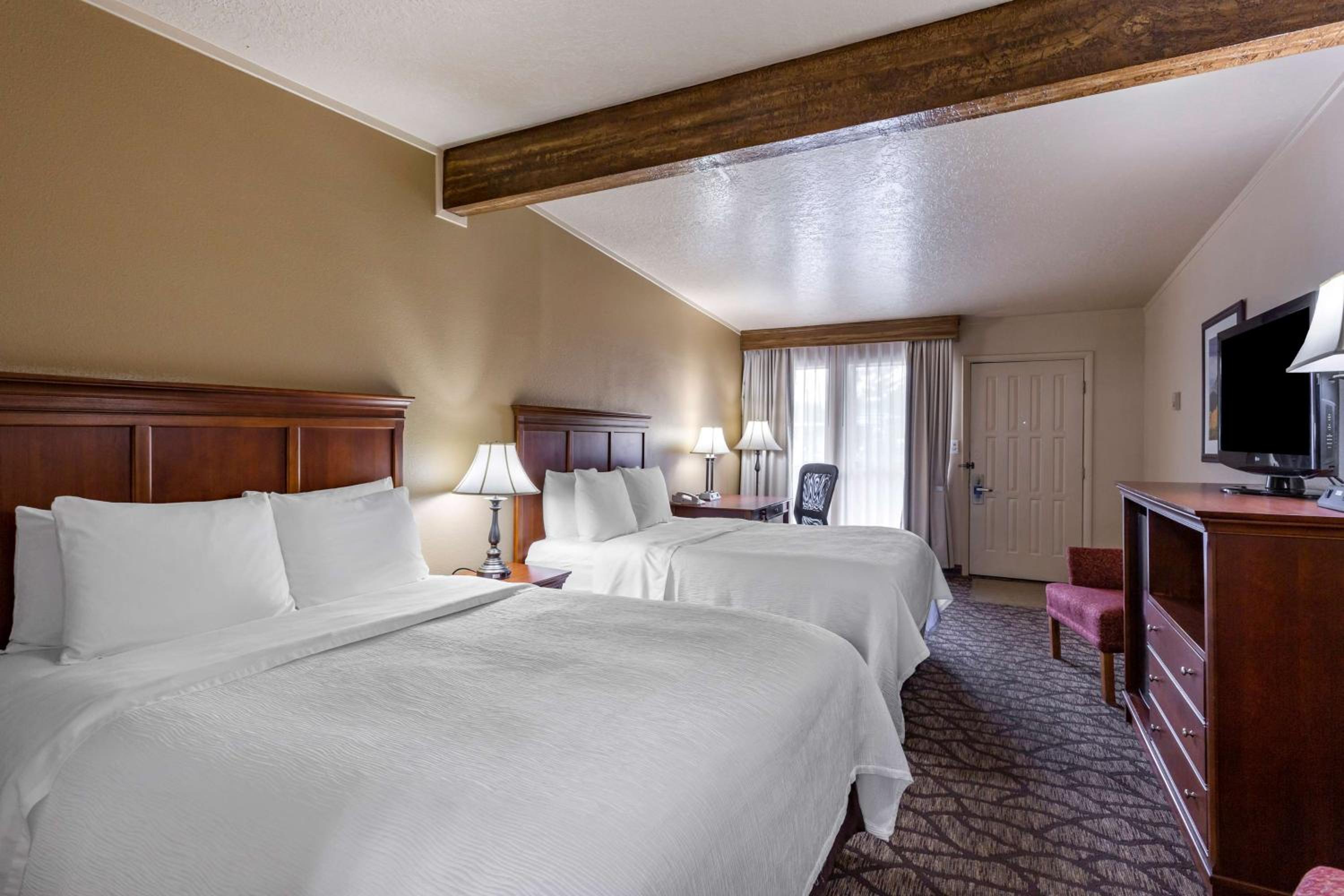 Queen Room with Two Queen Beds - Disability Access/Non-Smoking photo 2