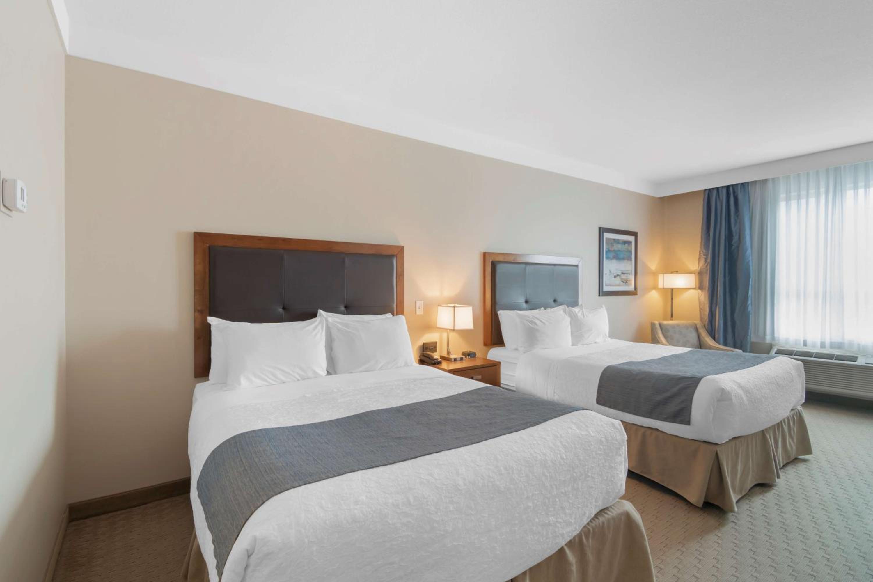 Queen Room with Two Queen Beds - Pet Friendly/Non-Smoking photo 1