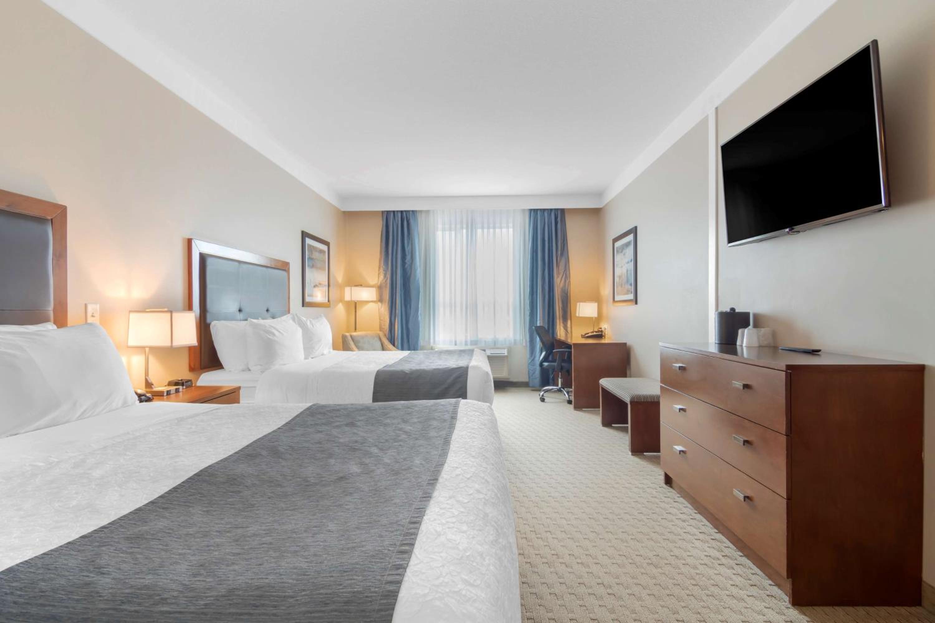 Queen Room with Two Queen Beds - Pet Friendly/Non-Smoking photo 2