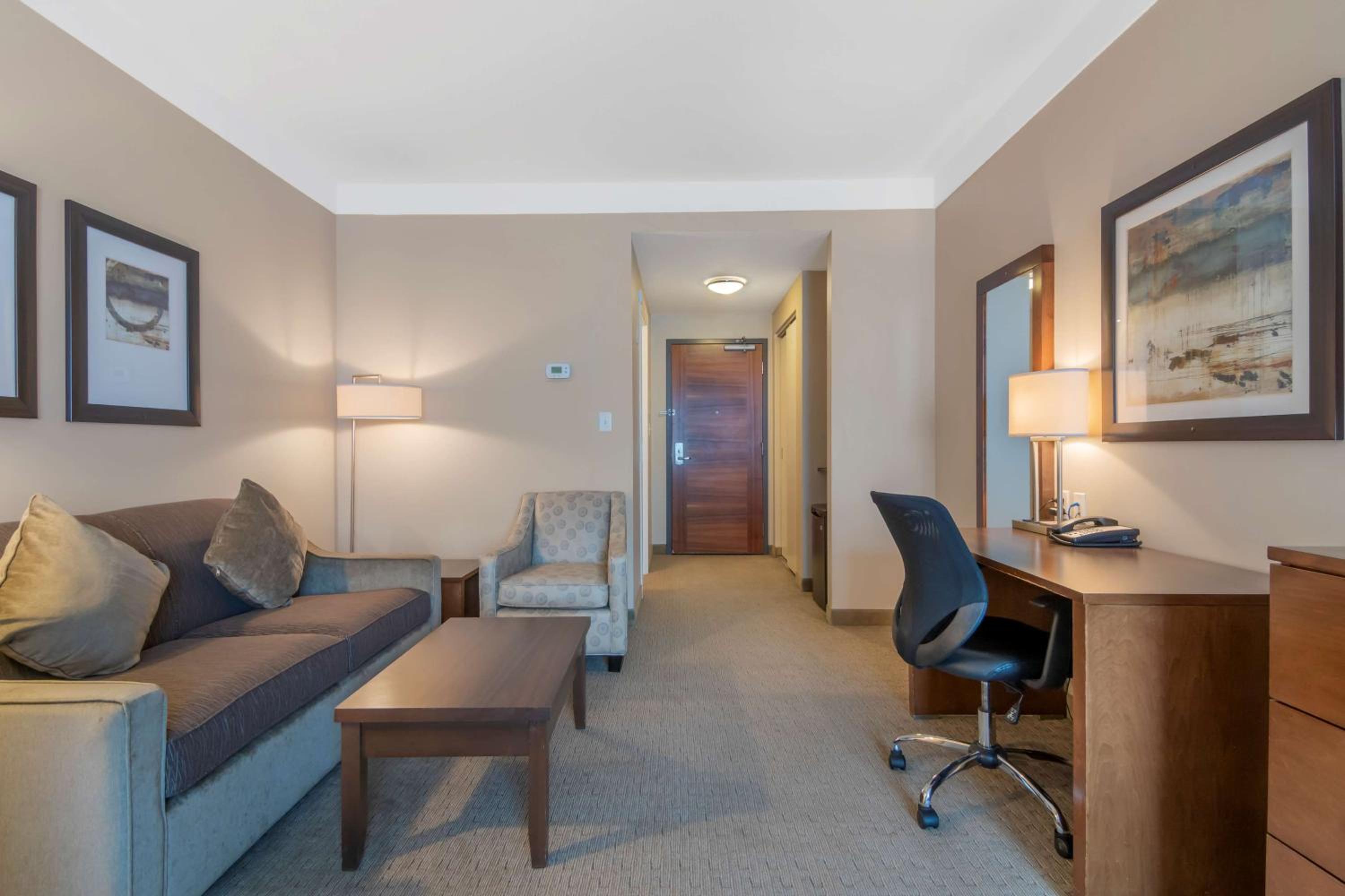 King Suite with Sofa Bed and Shower photo 3