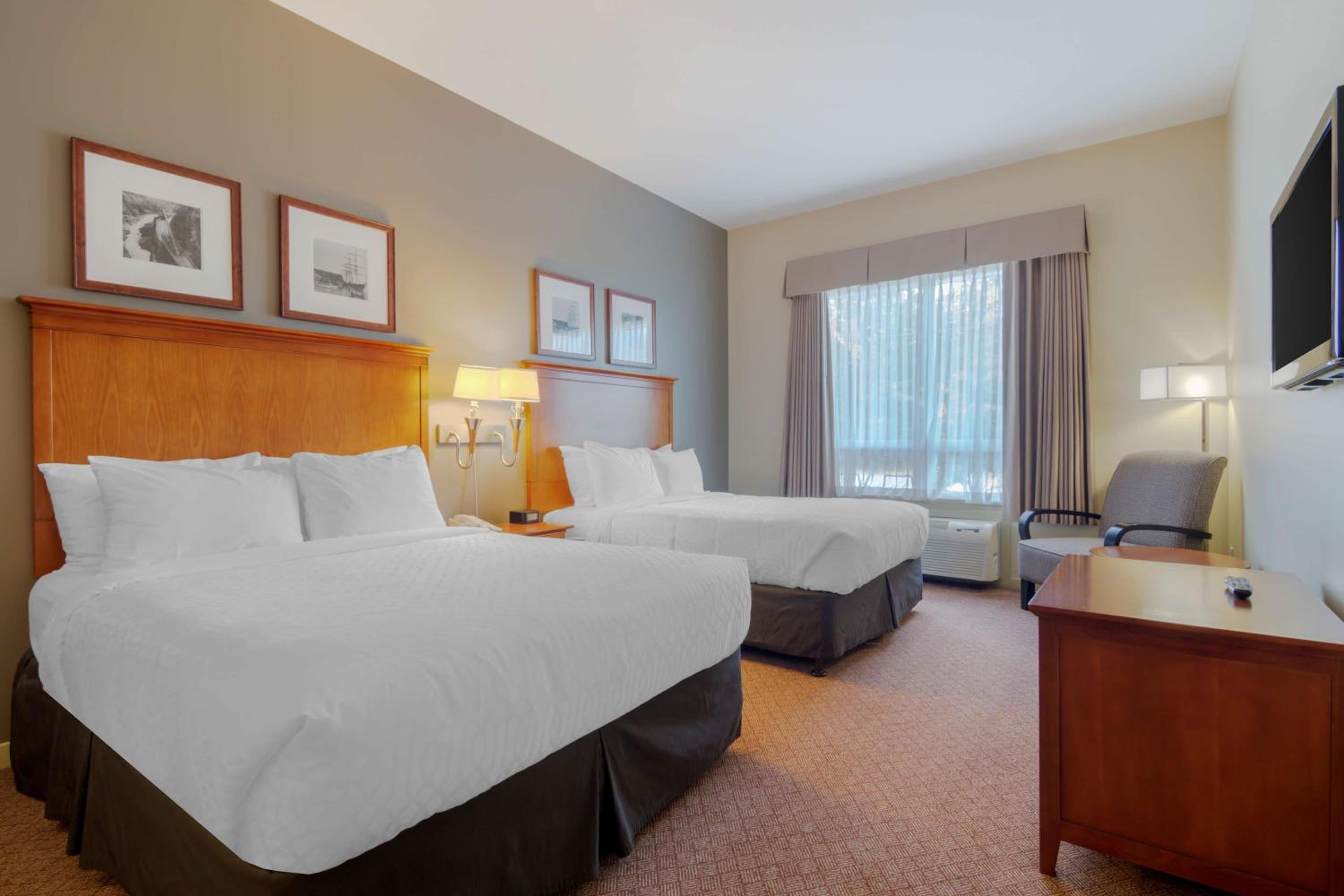 Queen Room with Two Queen Beds - Non-Smoking - Photo 6