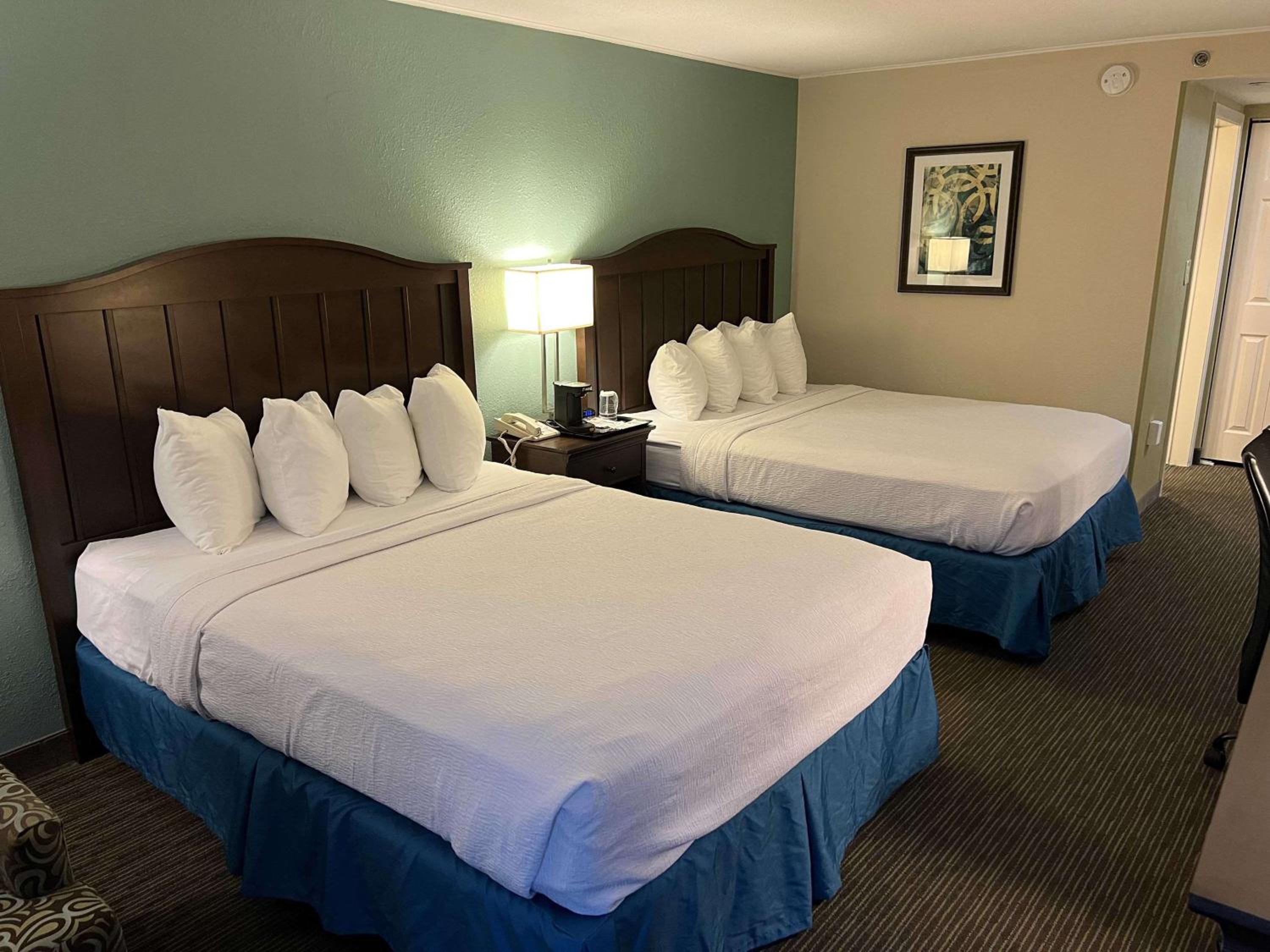 Queen Room with Two Queen Beds - Non-Smoking/Pet Friendly photo 2